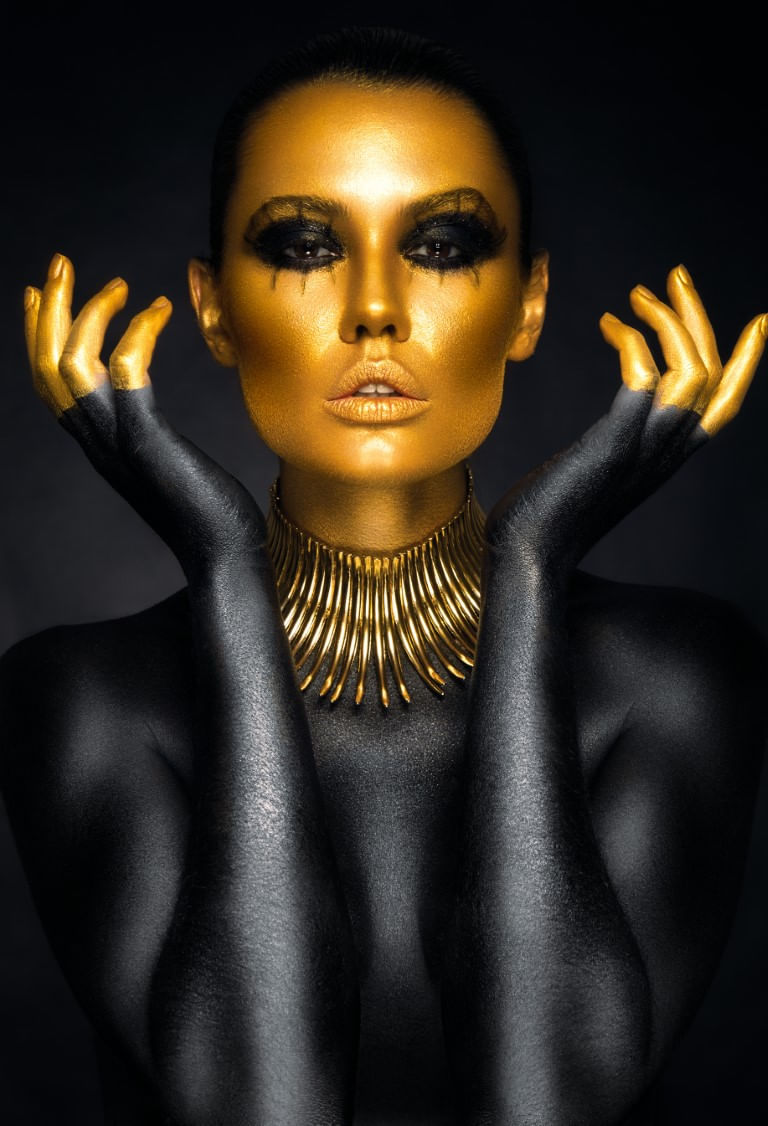 Fototapet, autocolant, Portert femeie auriu-negru 2, 150 x 205 cm