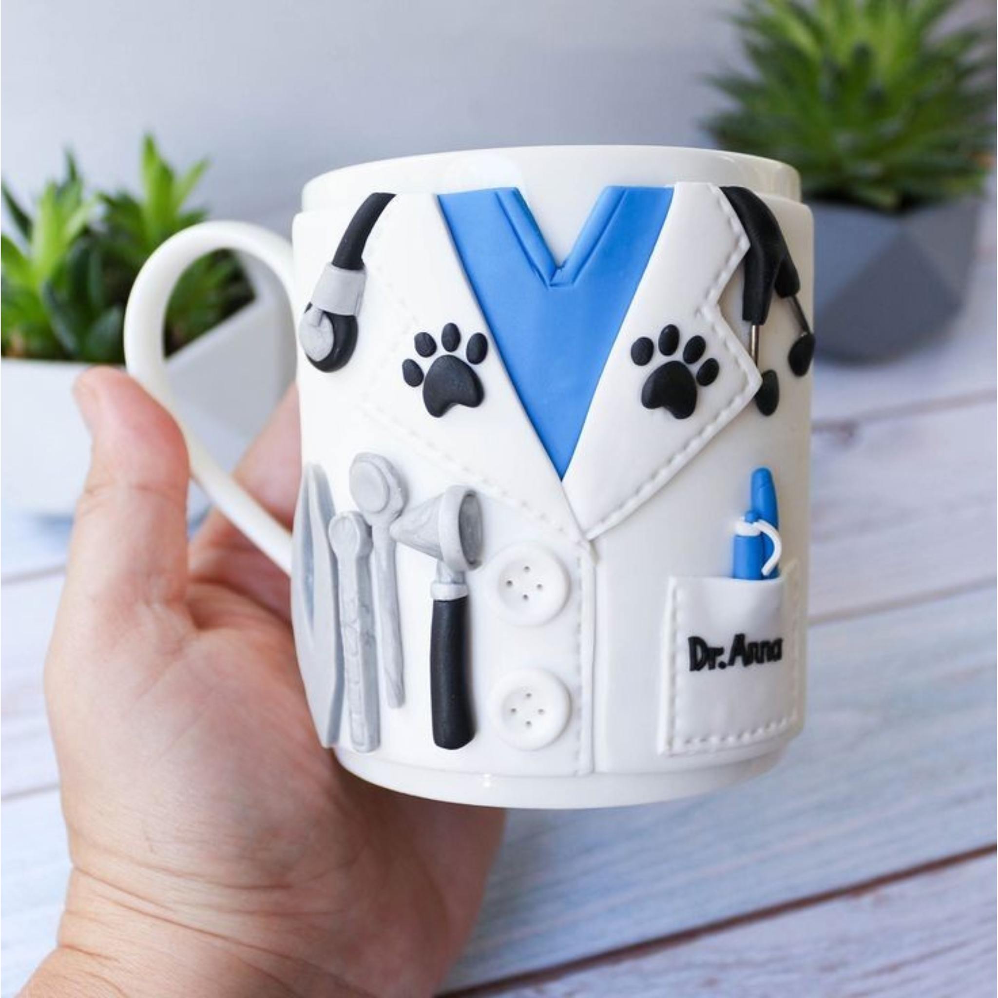 Cana personalizata cu lut polimeric Fimo, "Veterinar", handmade