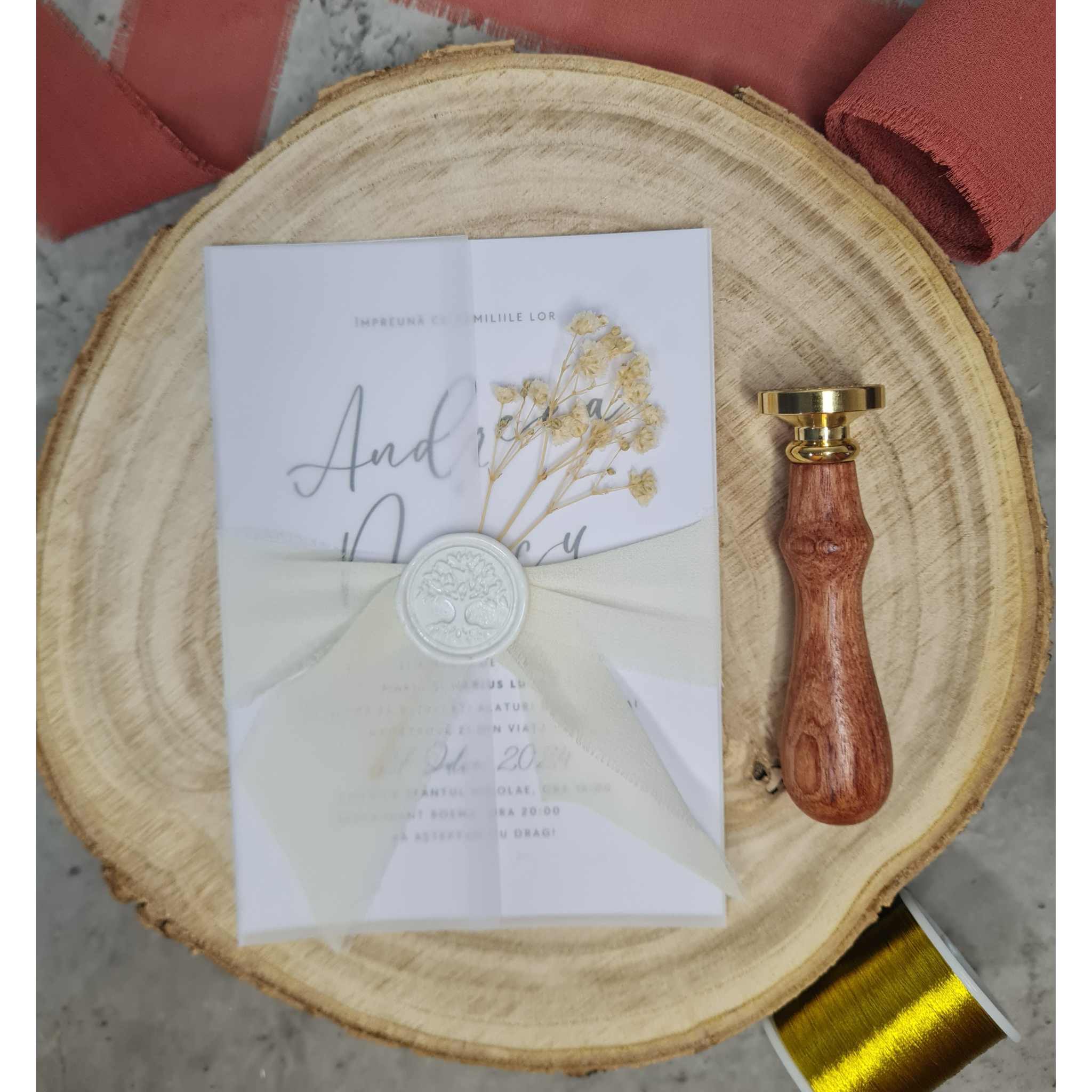 Invitatie de Nunta cu sigiliu de ceara alb, flori uscate, panglica si plic Vellum