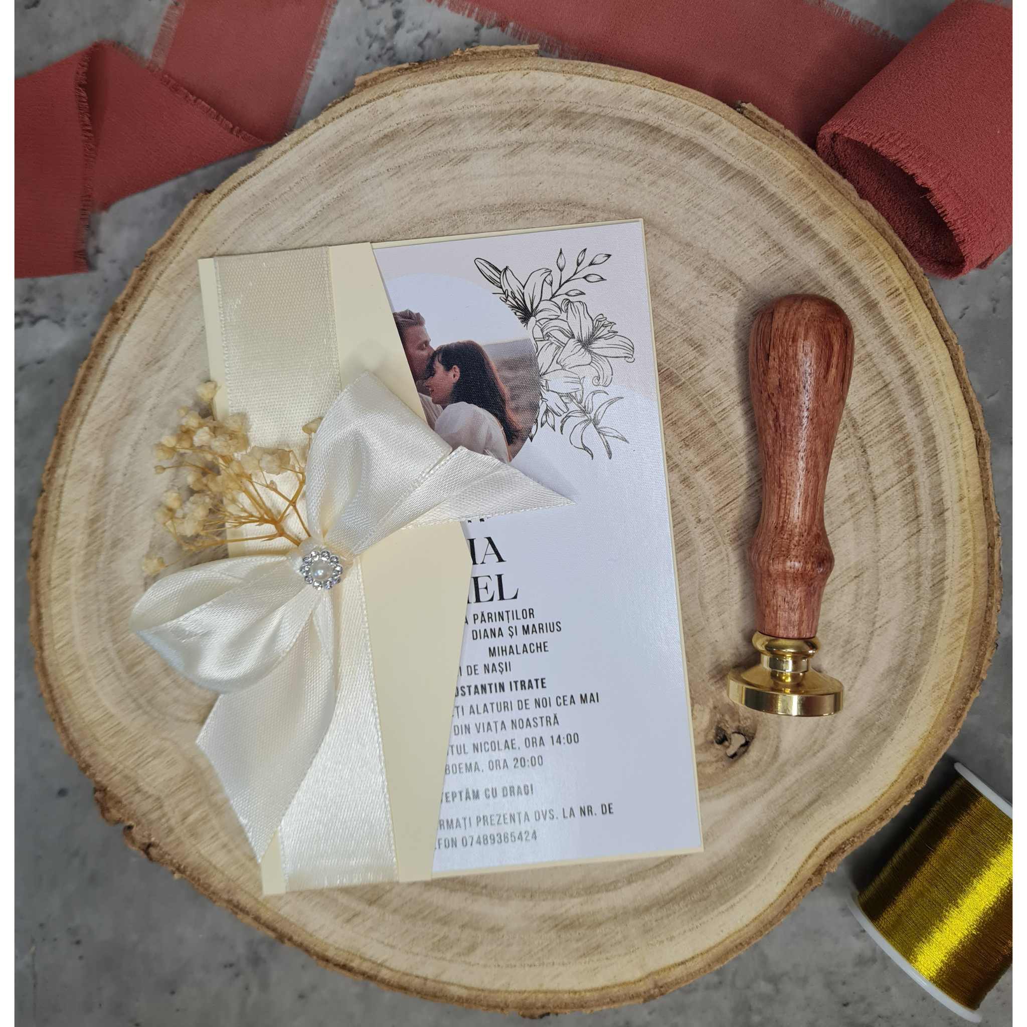 Invitatie de Nunta cu flori uscate si fundita de satin