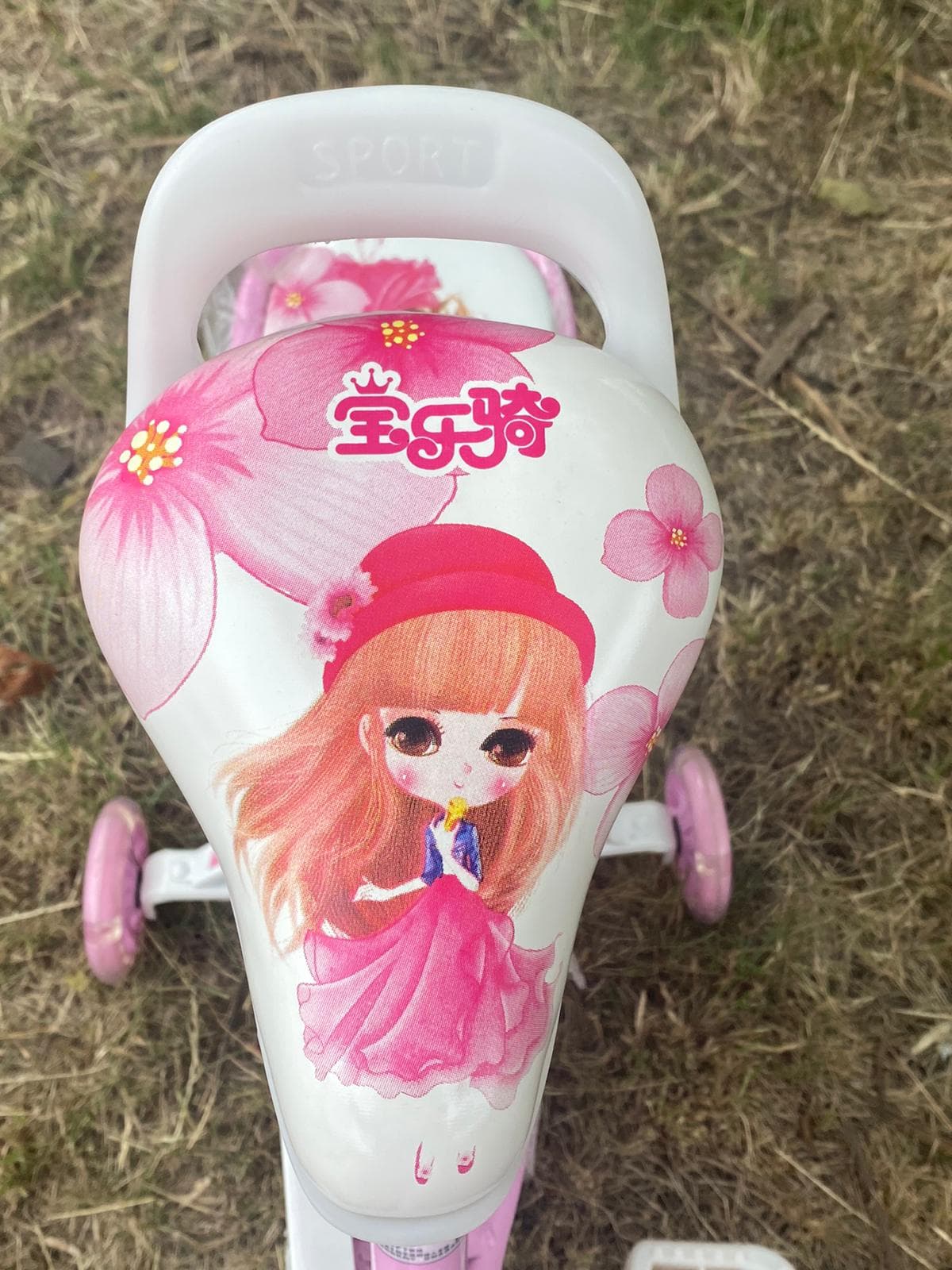 Bicicleta Go Kart Mara 12 inch , 2-4 ani,aparatoare noroi,sonerie,portbagaj si cos pentru jucarii, alb cu roz - 3 | YEO