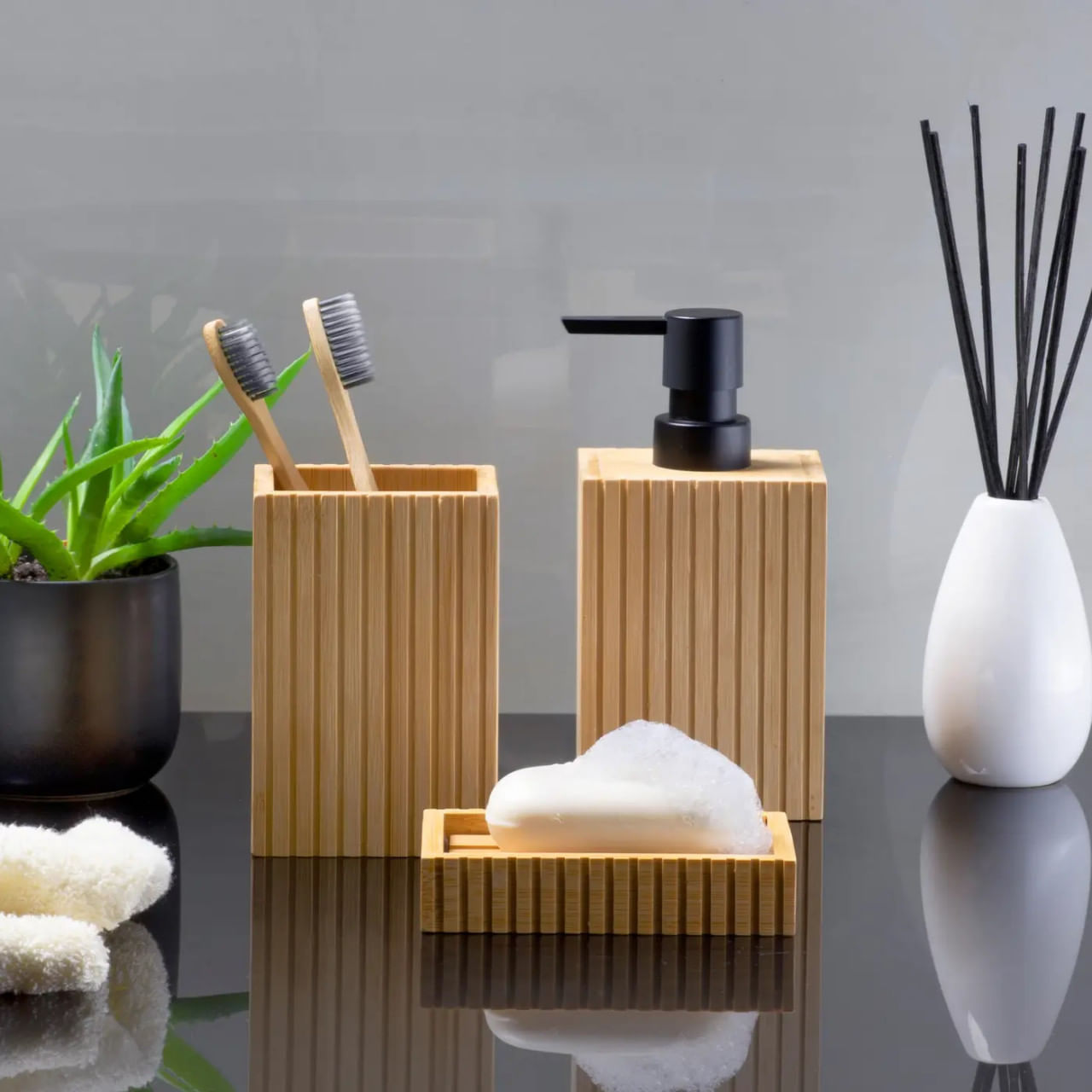 Dispenser sapun Jotta Bamboo, maro-negru - 1 | YEO