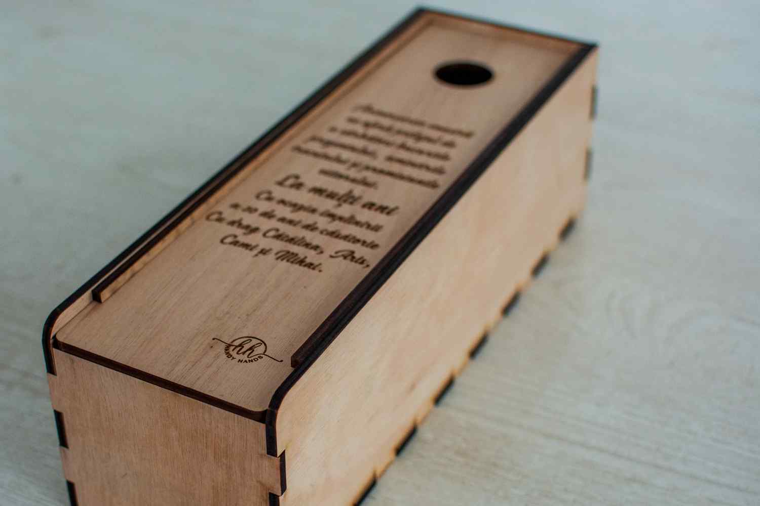 Cutie de vin din Lemn HH828 Personalizata cu Nume si Text
