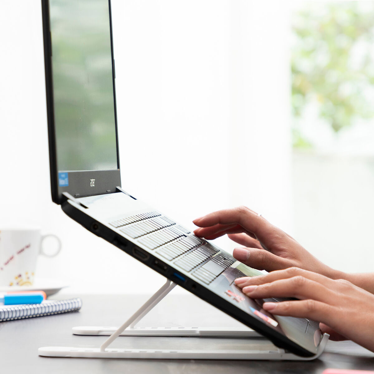Stand pliant si reglabil pentru laptop Flappot InnovaGoods