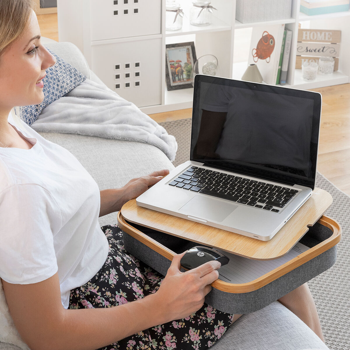 Masa portabila pentru laptop cu spatiu de depozitare Larage InnovaGoods