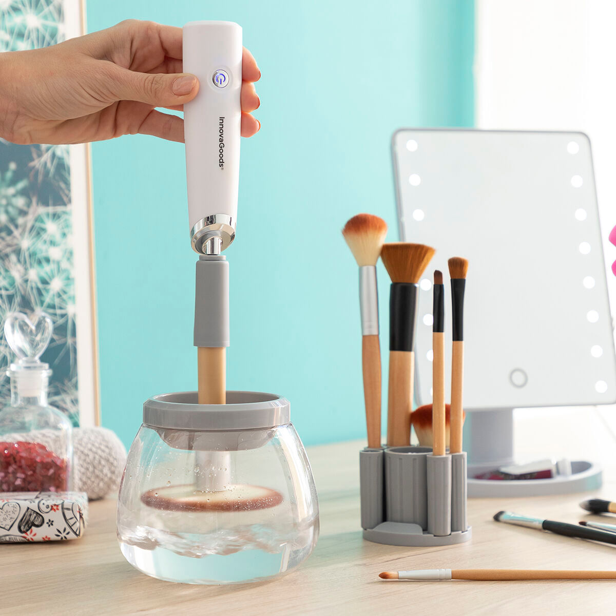 Dispozitiv de curatare si uscator automat pentru pensule de machiaj Maklin InnovaGoods