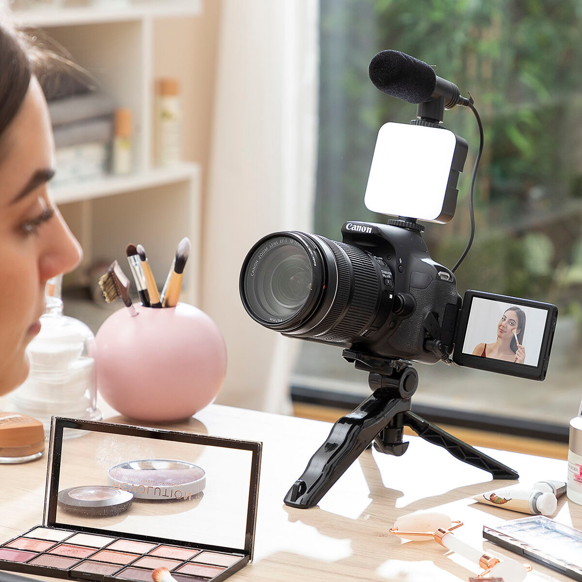 Kit de Vlogging cu lumina, microfon si telecomanda Plodni InnovaGoods 6 Piese