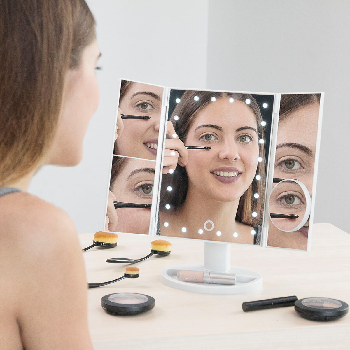 Oglinda cu Efect de Marire cu LED 4-in-1 Ledflect InnovaGoods