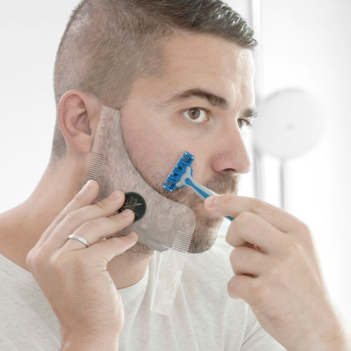 Sablonul de barba pentru barbierit Hipster Barber InnovaGoods