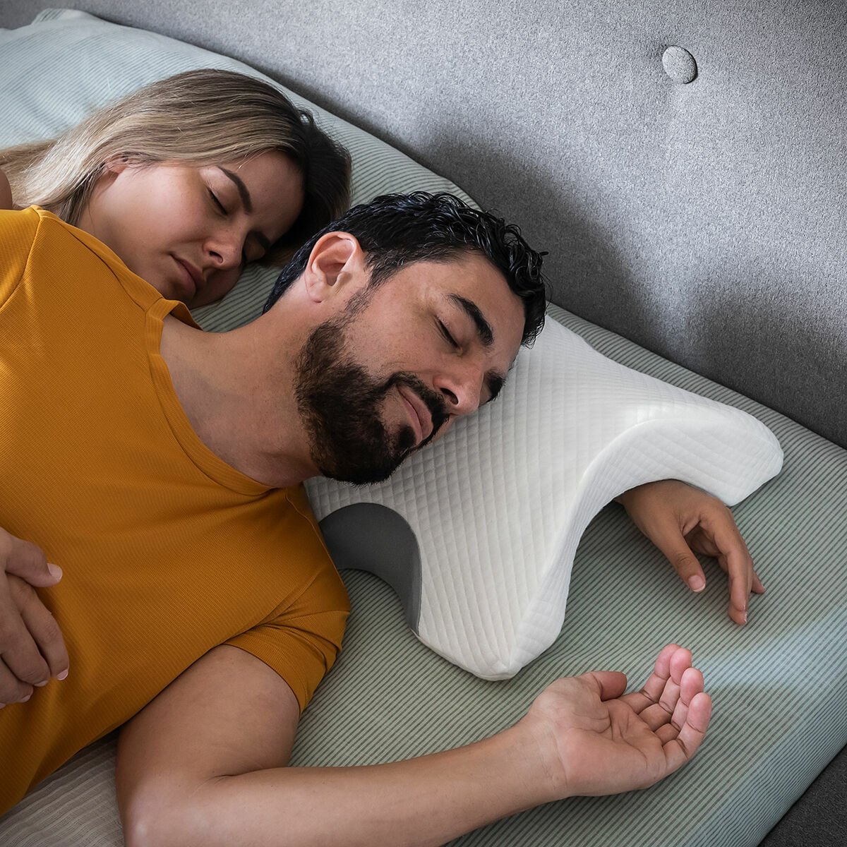 Perna cervicala vascoelastica pentru cupluri Cozzy InnovaGoods