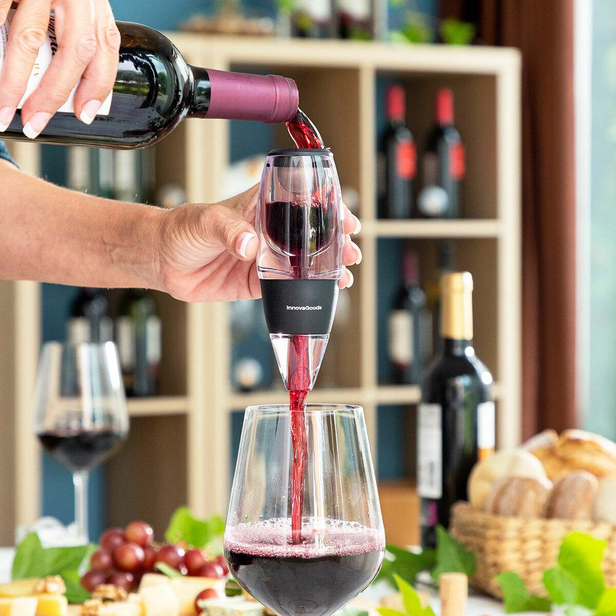 Aerator de vin cu filtru, suport si husa Wineir InnovaGoods