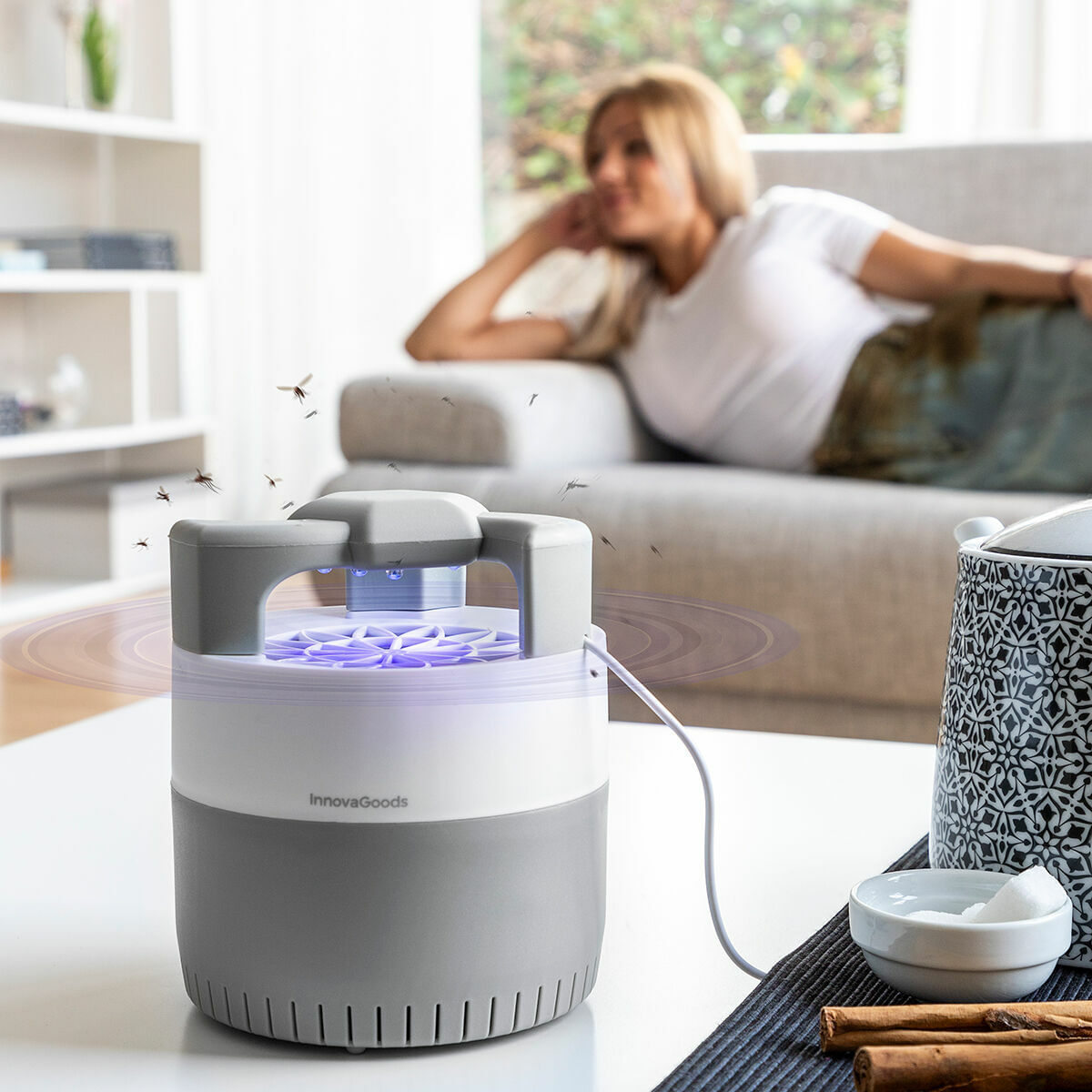 Lampa anti-tantari prin aspirare KL Silen InnovaGoods