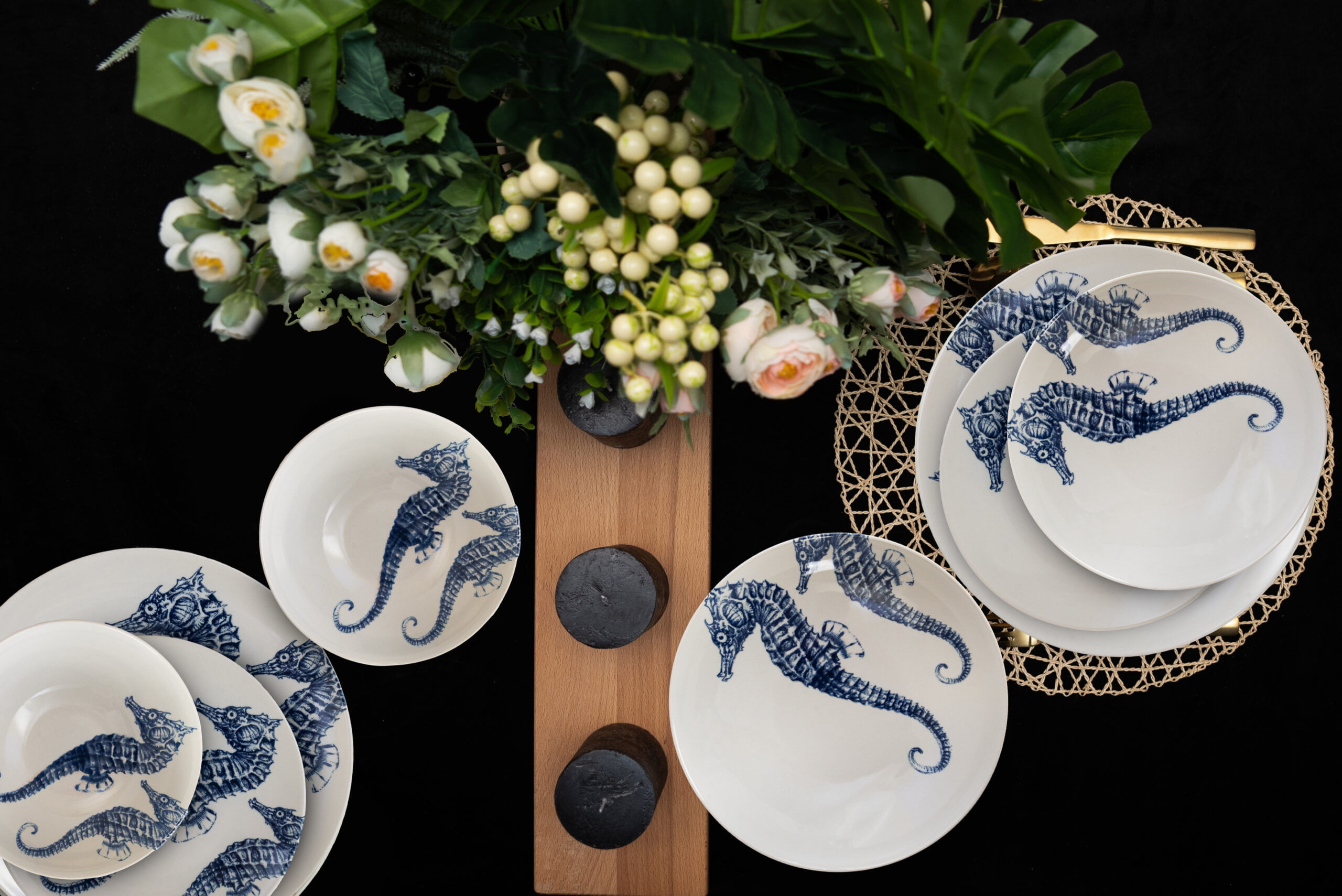 Set farfurii 18 piese, pentru 6 persoane, Valuri Marine, Cesiro, Alb lucios decor cai de mare