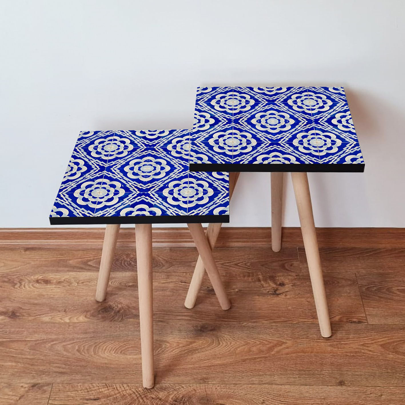 Set masute de cafea, Hanah Home, mdf, albastru marin si alb, 35x35x47 cm, picioare lemn fag