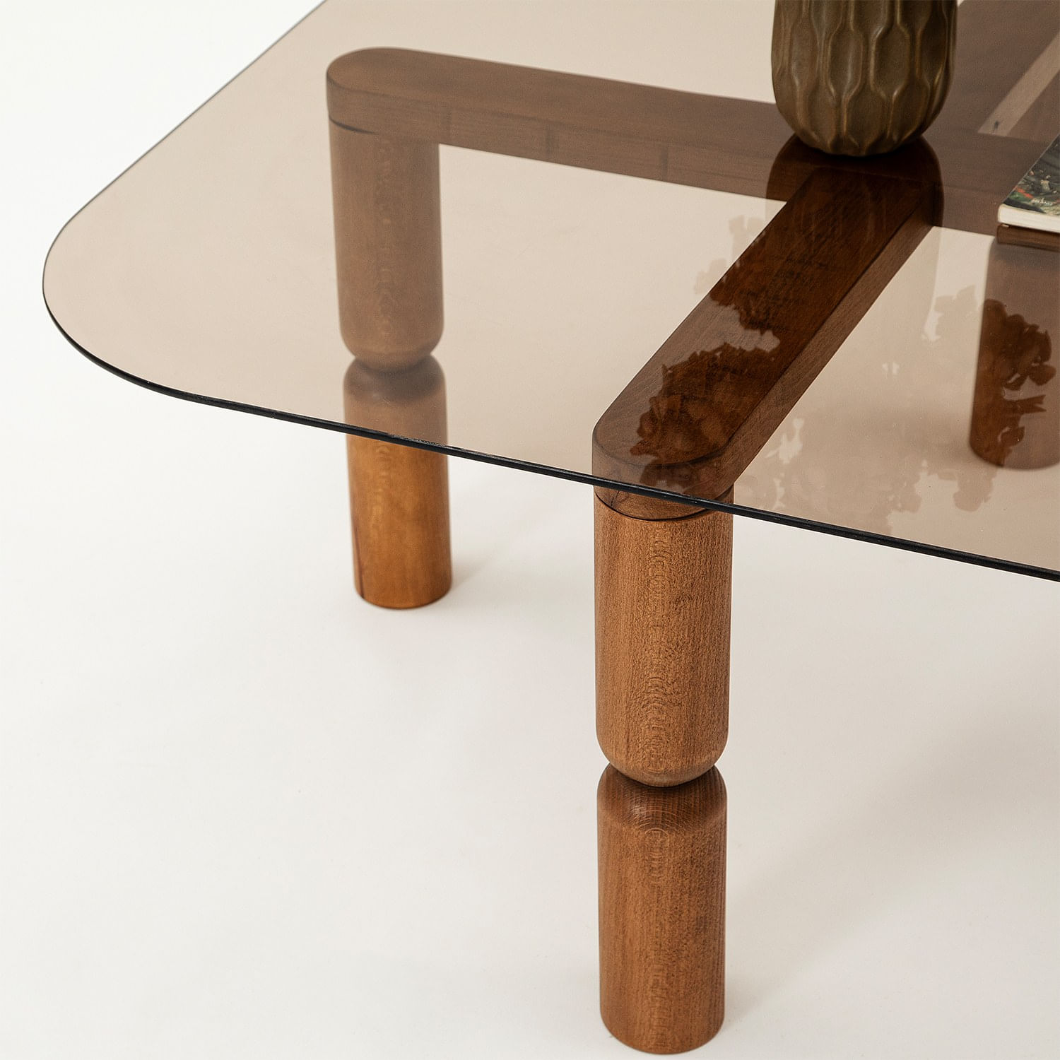 Masuta de cafea, Hanah Home, lemn masiv, sticla securizata, nuc, bronz, 80x80x40 cm — imaginea 7