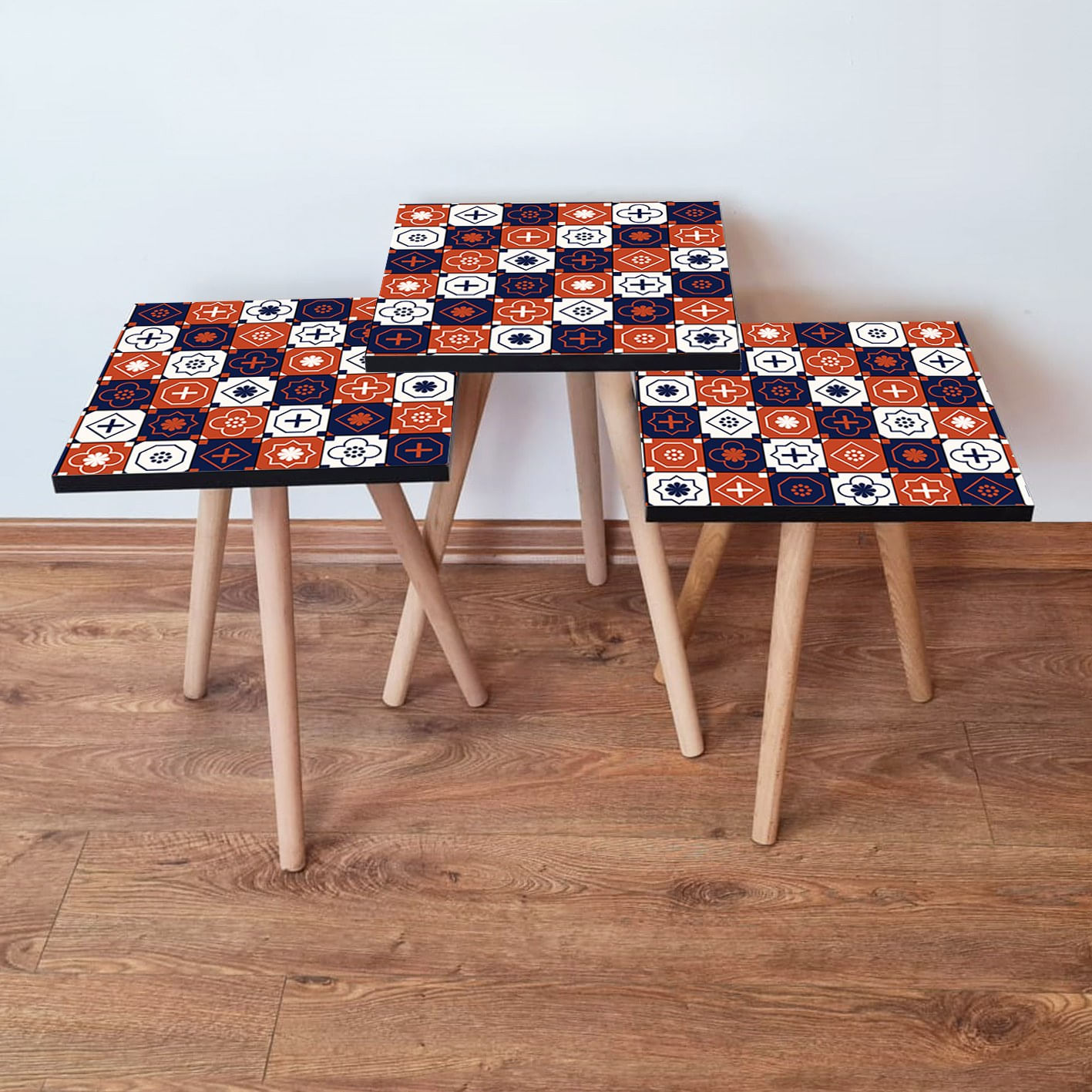 Set masute cuib, Hanah Home, mdf, alb, albastru marin, portocaliu, picioare lemn fag, 35x35x52 cm