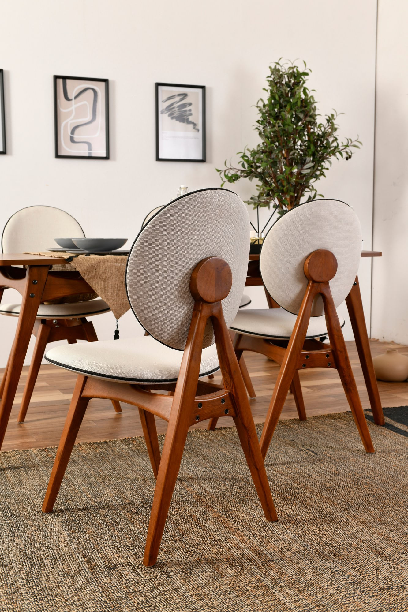 Set scaune, Hanah Home, lemn de carpen, in, nuc si crem, 54x55x93 cm