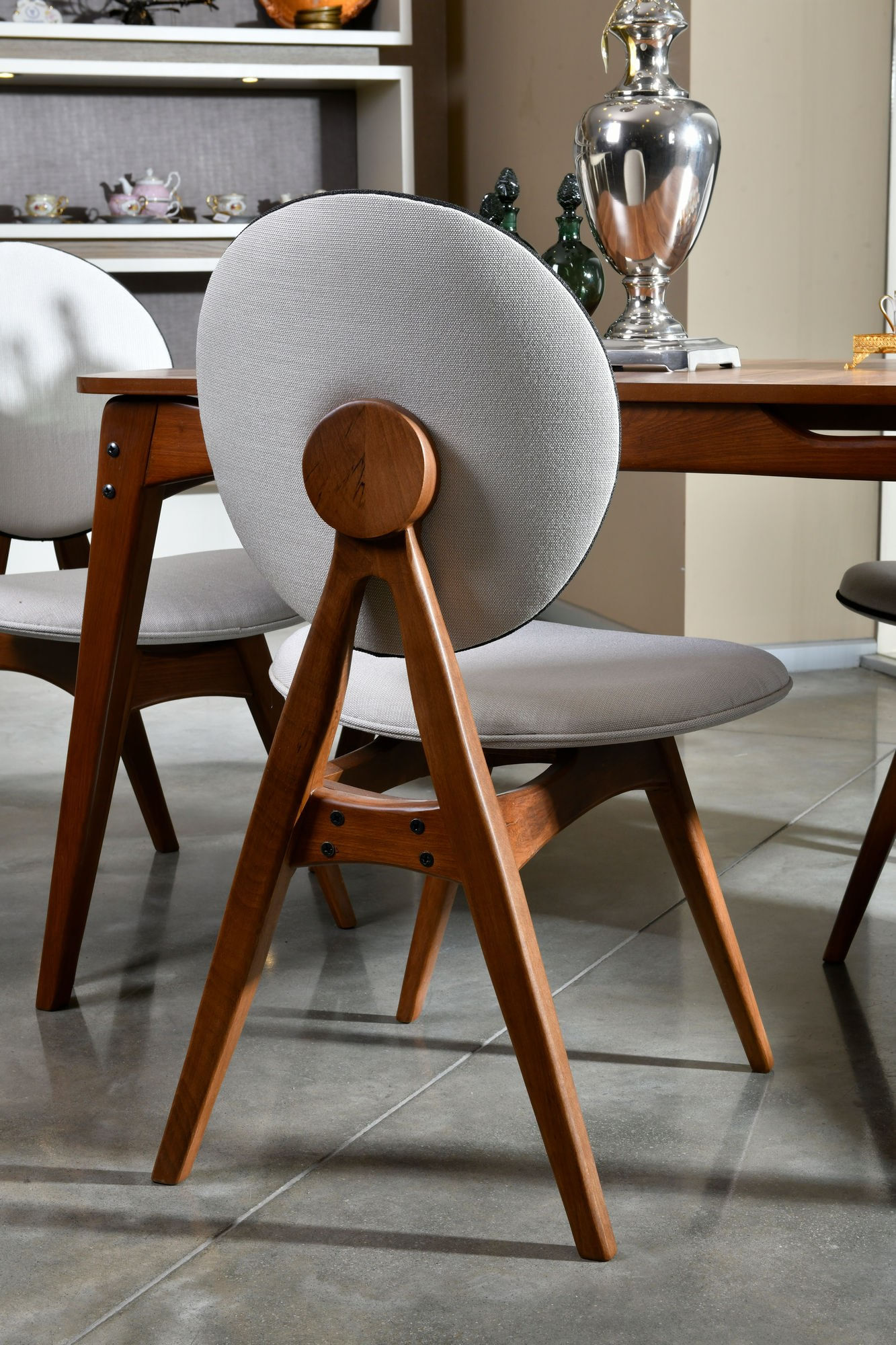 Set scaune, Hanah Home, lemn de carpen, in, nuc si crem, 54x55x93 cm — imaginea 5