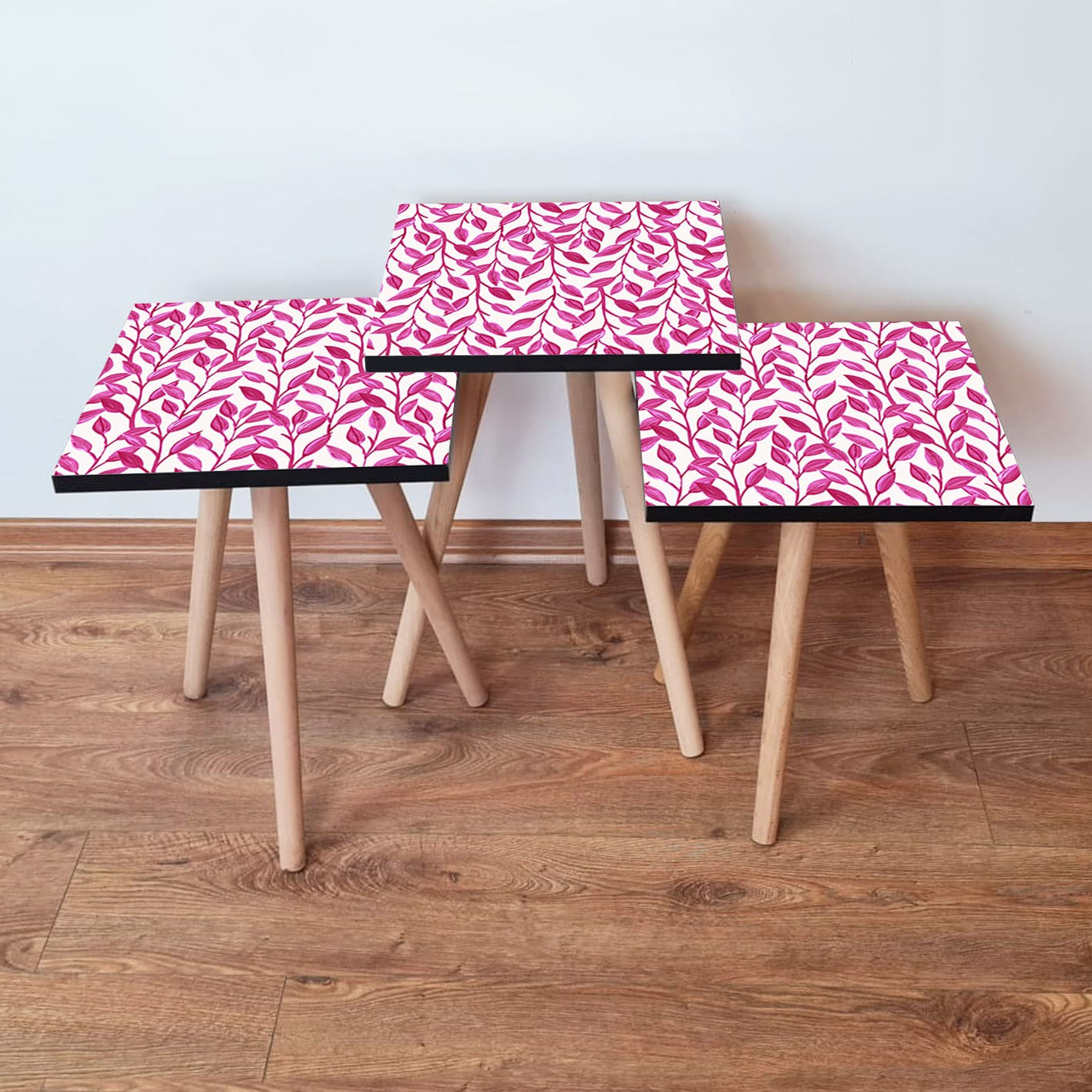 Set masute de cafea, Hanah Home, mdf, fucsia si alb, 3 piese, picioare lemn de fag