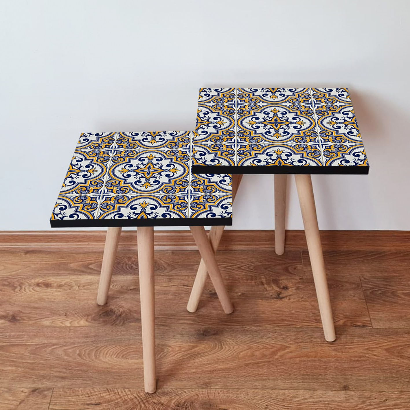 Set masute de cafea, Hanah Home, mdf, albastru marin si galben, picioare lemn fag, 35x35x47 cm