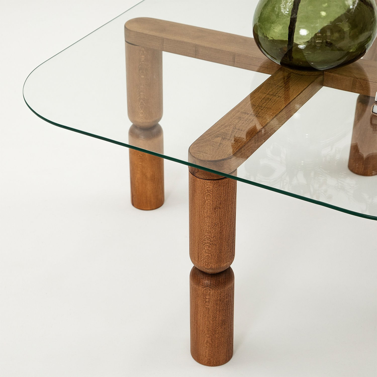 Masa de cafea, Hanah Home, sticla calita, cadru lemn masiv, nuc, 80x80x40 cm — imaginea 5
