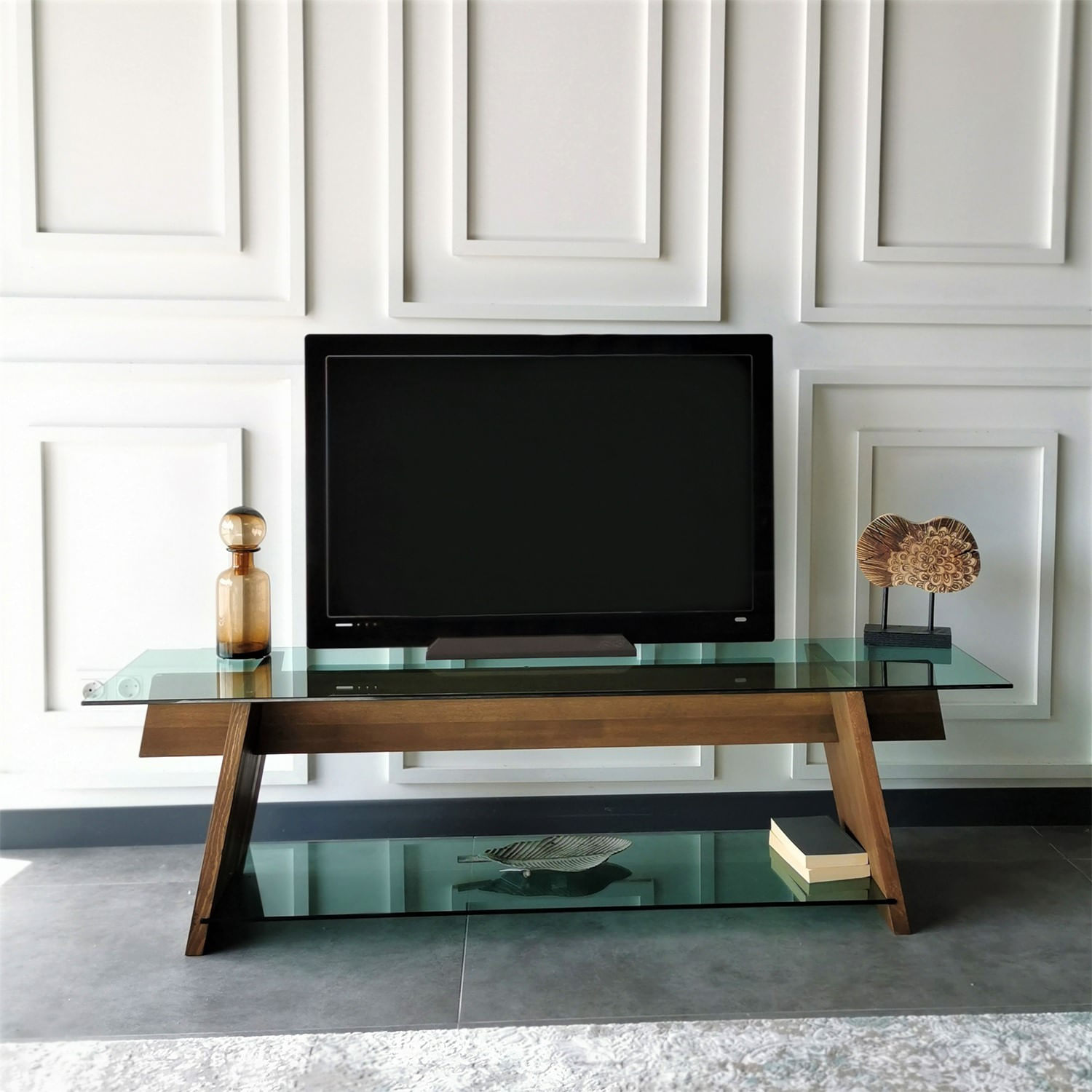 Comoda tv, Hanah Home, sticla securizata, lemn masiv de pin, nuc verde, 158x45x40 cm — imaginea 2