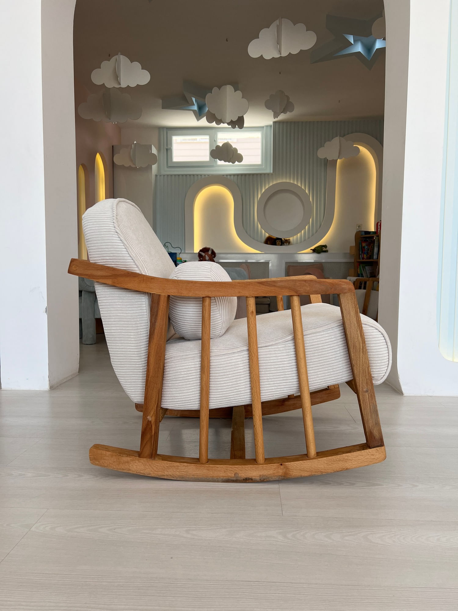 Fotoliu, Hanah Home, lemn de carpen, alb, 72x60x52 cm — imaginea 4
