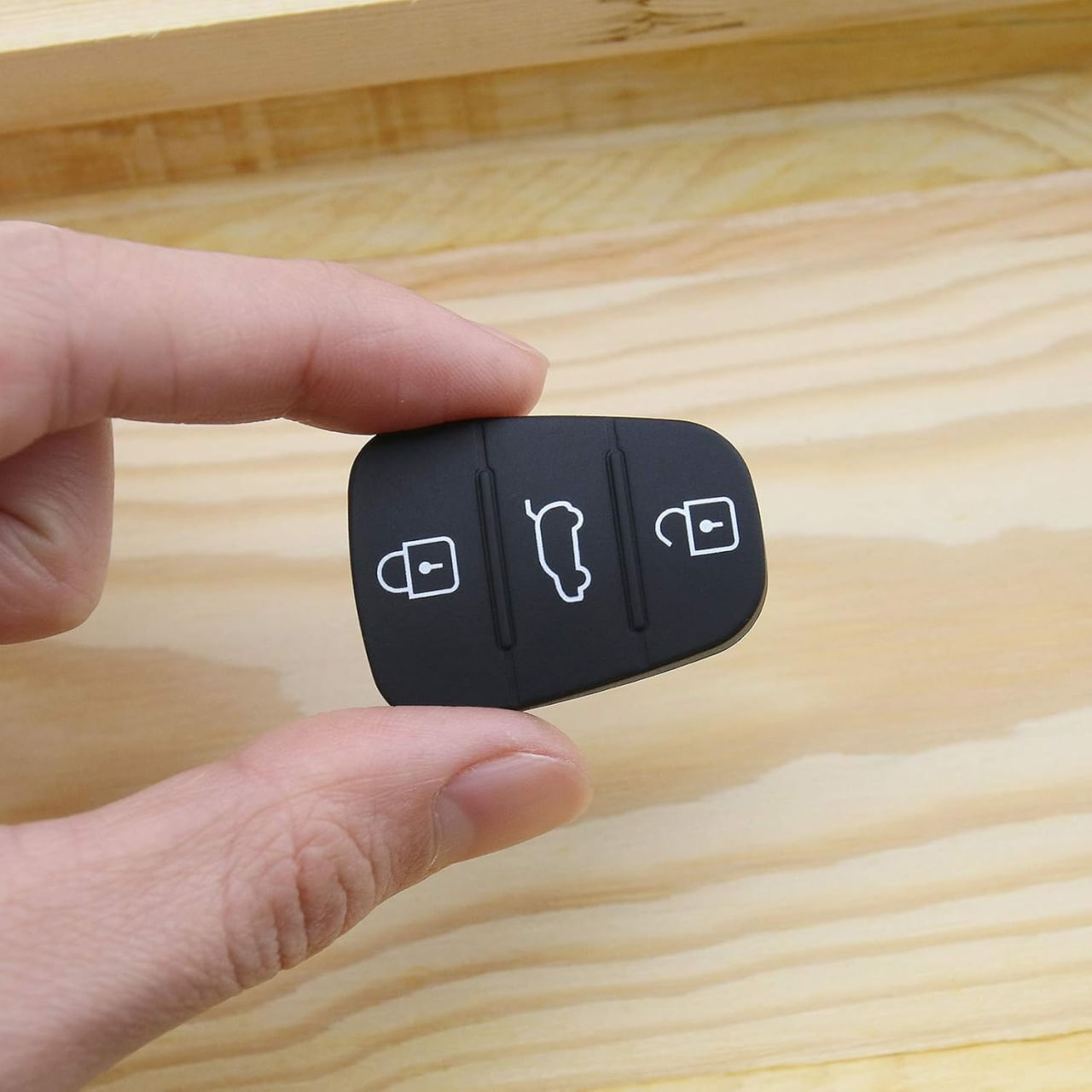 Membrana Cauciuc Butoane Cheie Auto 3 Butoane – Compatibila Hyundai i10, i20, i30, ix35, ix45, Elantra, Tucson, Santa Fe