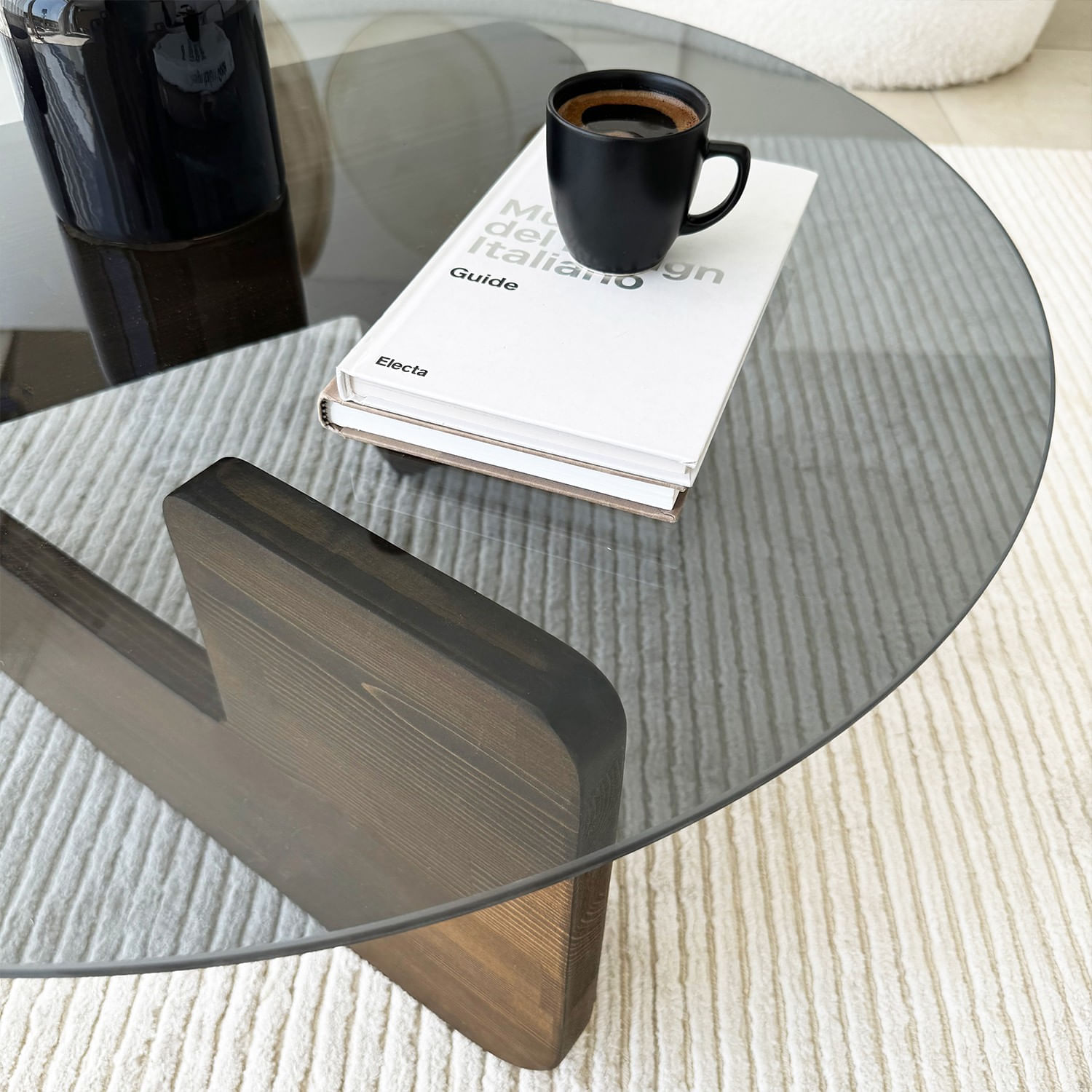 Masuta de cafea, Hanah Home, sticla securizata si lemn masiv, nuc si fum, 75x35x75 cm — imaginea 6