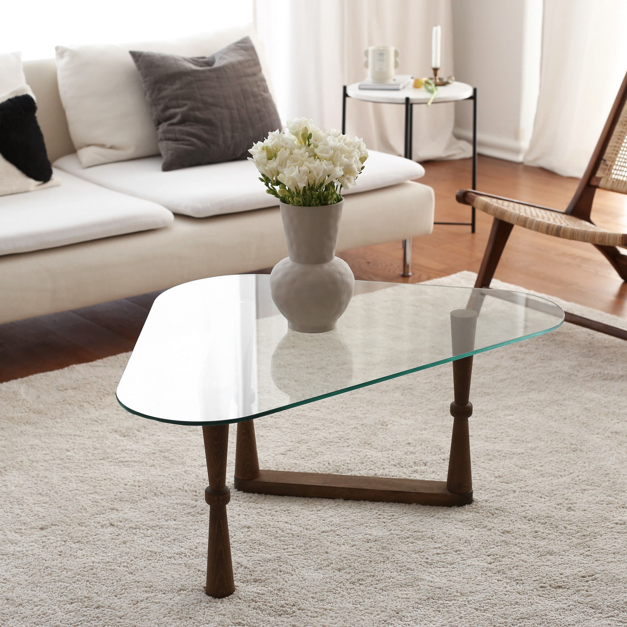 Masuta de cafea, Hanah Home, lemn masiv de pin si sticla securizata, nuc, 96x81x41 cm — imaginea 2