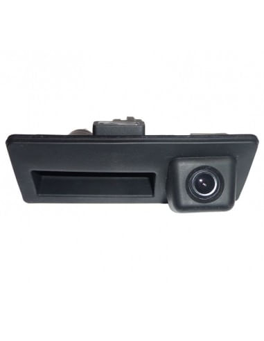 Camera marsarier Volkswagen pe manerul de portbagaj