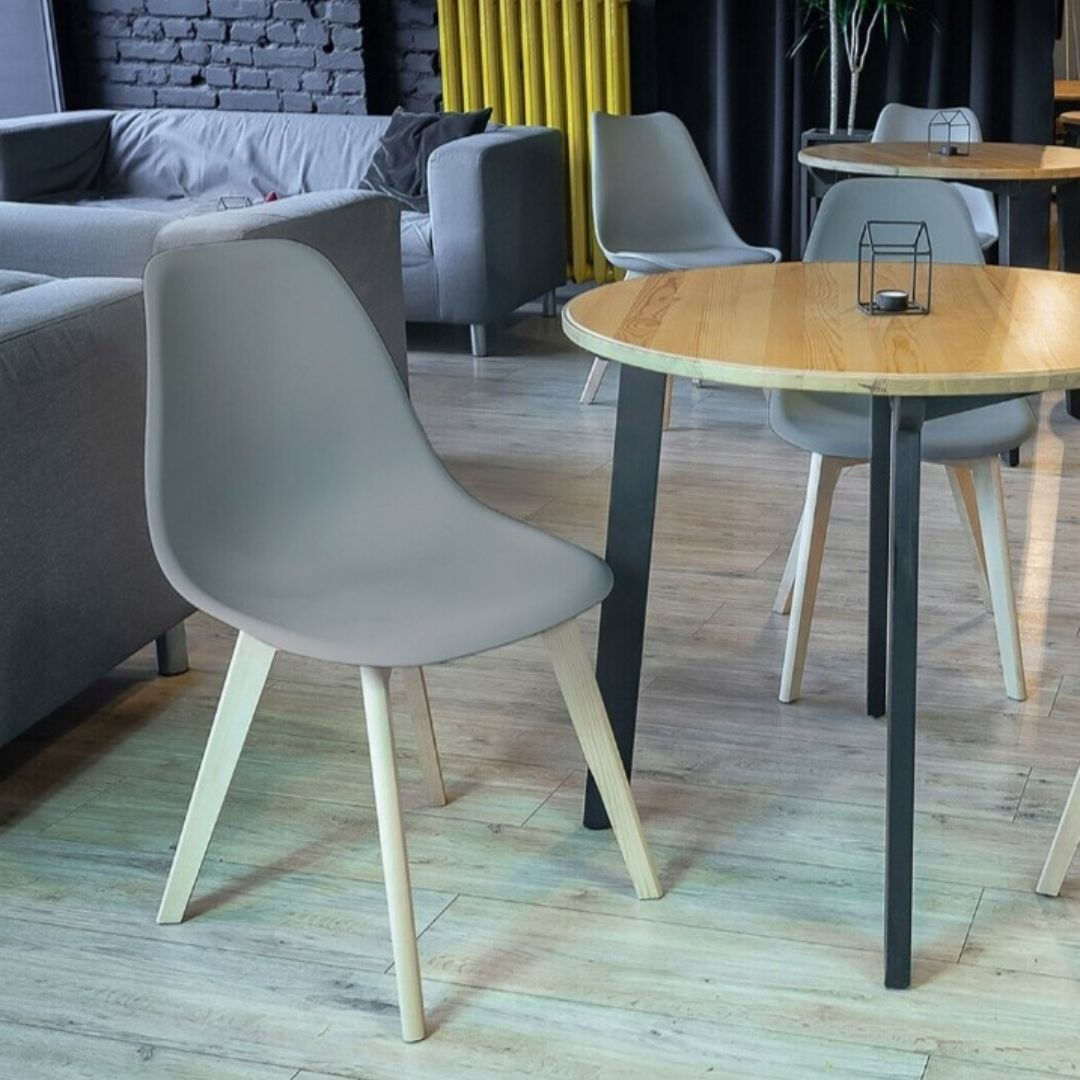 Scaun dining ADA, Jumi, din plastic gri si picioare lemn de fag — imaginea 2
