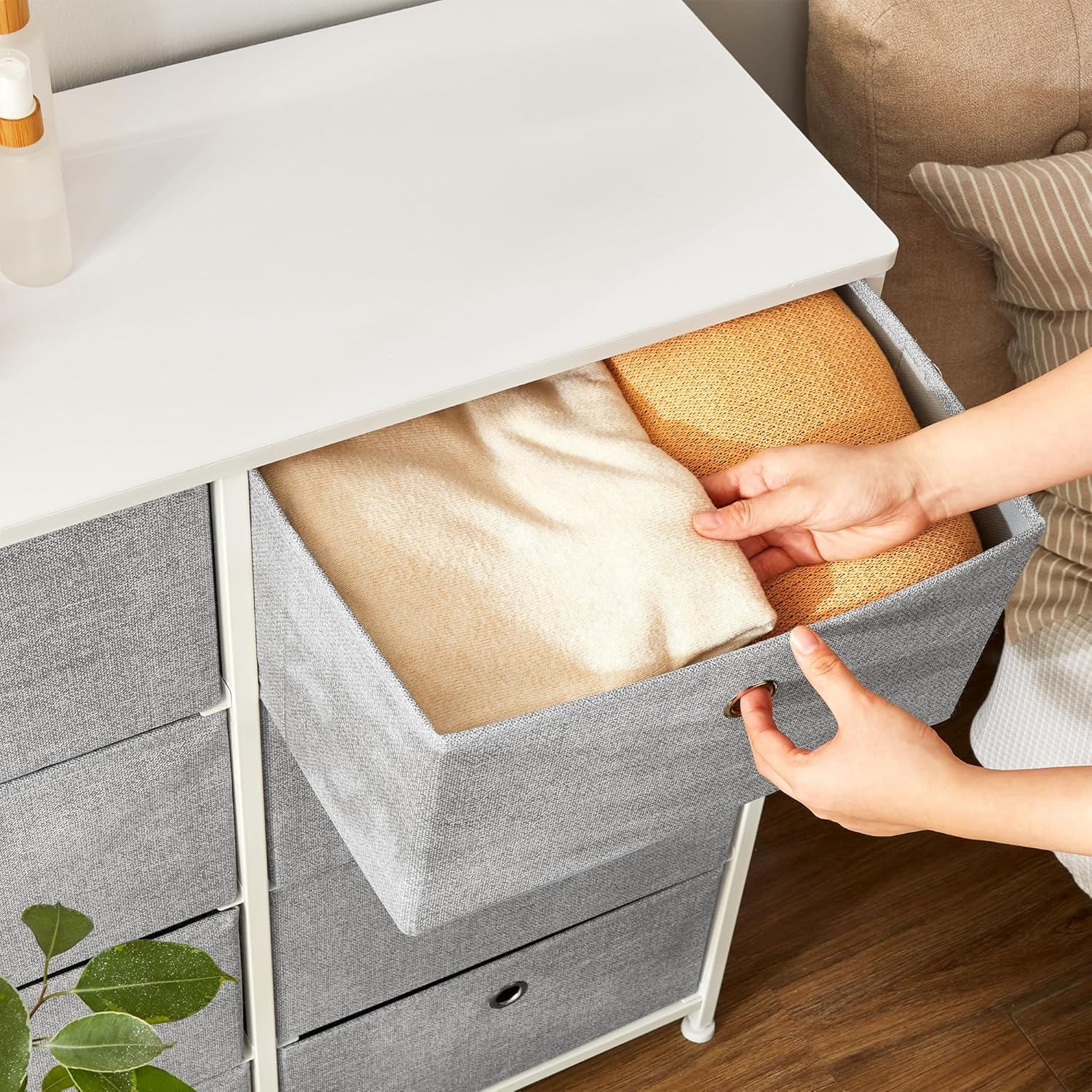 Comoda cu 8 sertare din material textil, cadru metalic si blat MDF, 80x30x81 cm, gri si alb — imaginea 6