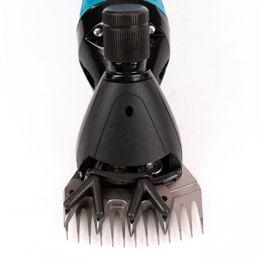 Masina electrica de tuns oi cu 2 acumulatori 128V 10Ah