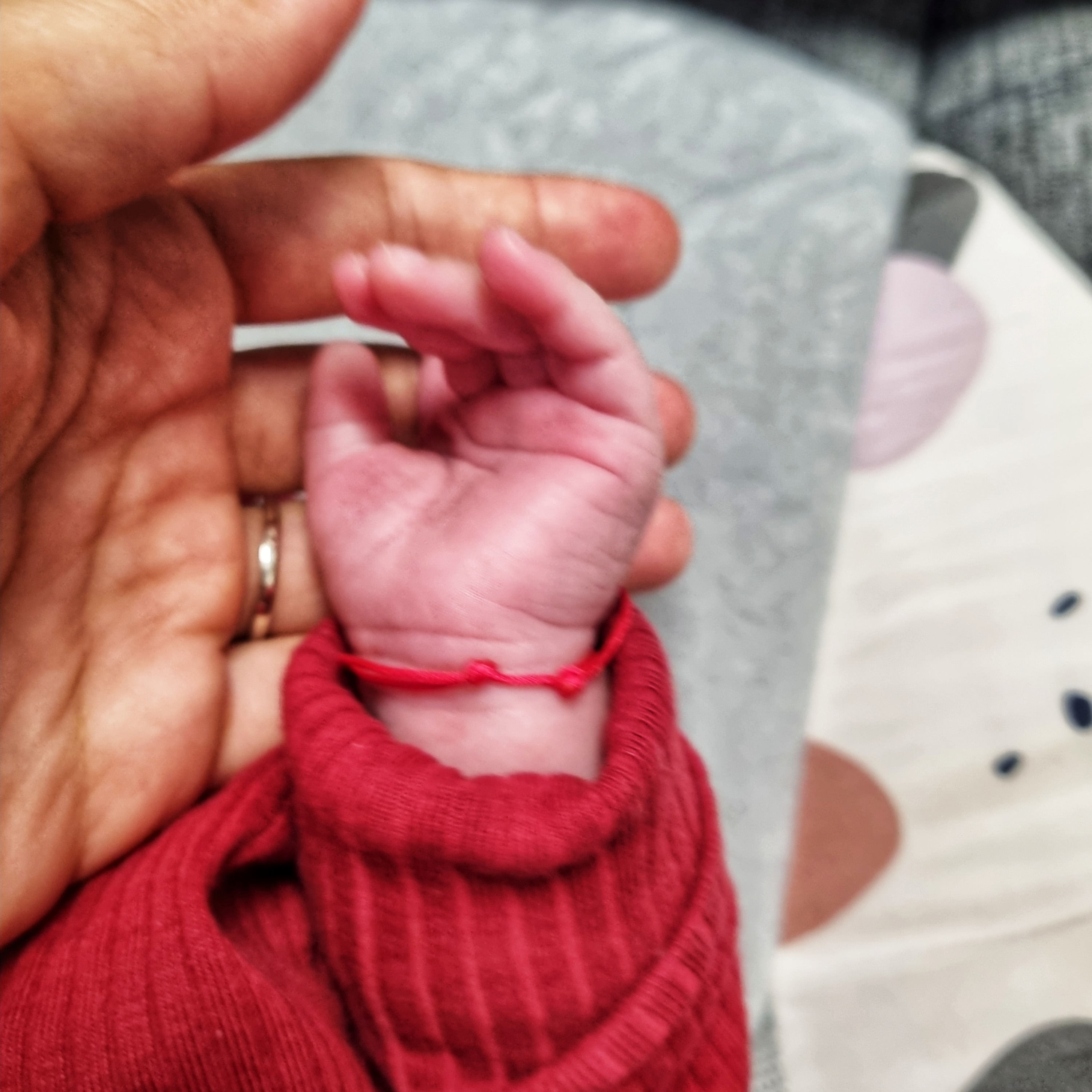 Bratara Bebe reglabila rosie din snur de matase pentru nou nascuti si copii - imagine 8