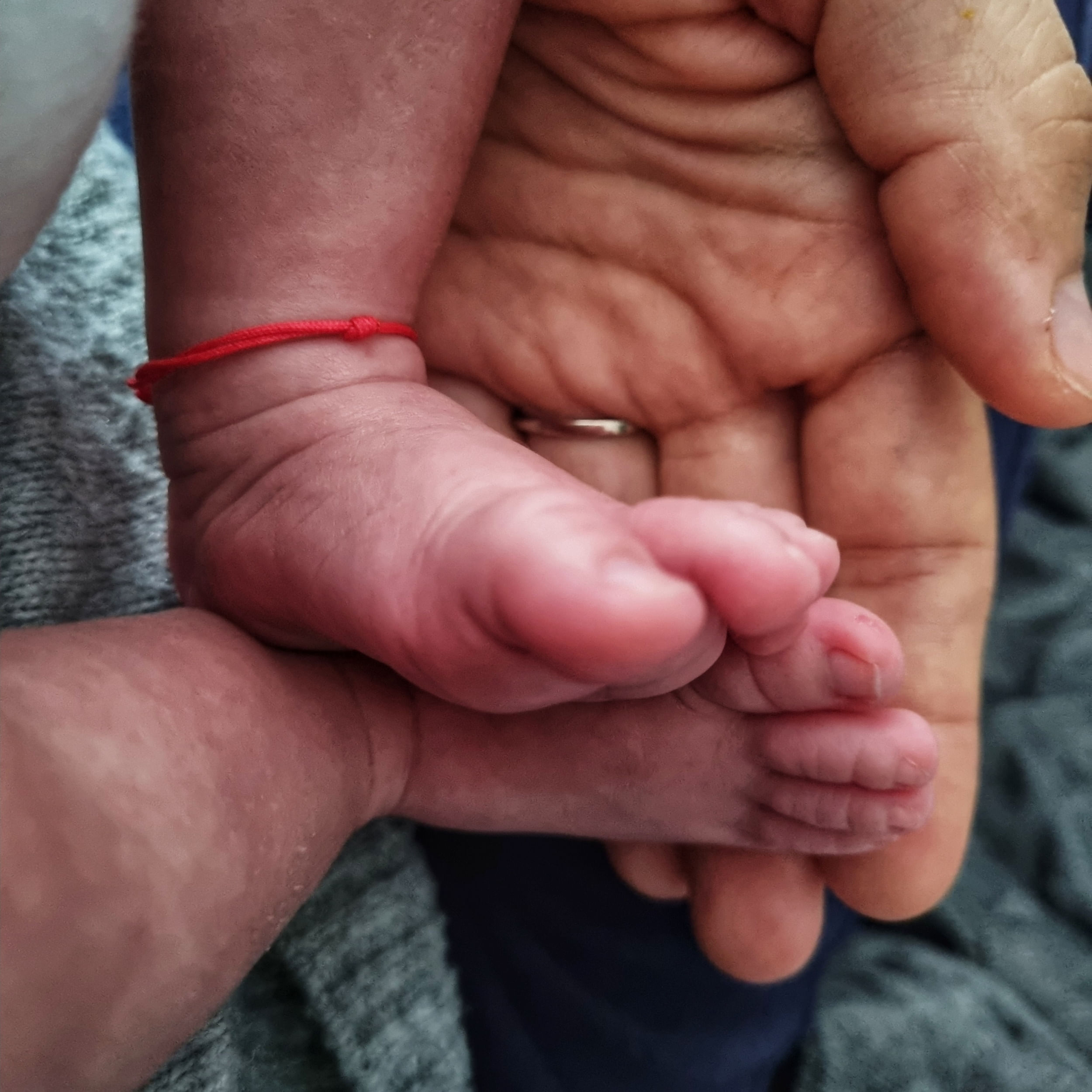 Bratara Bebe reglabila rosie din snur de matase pentru nou nascuti si copii - imagine 9