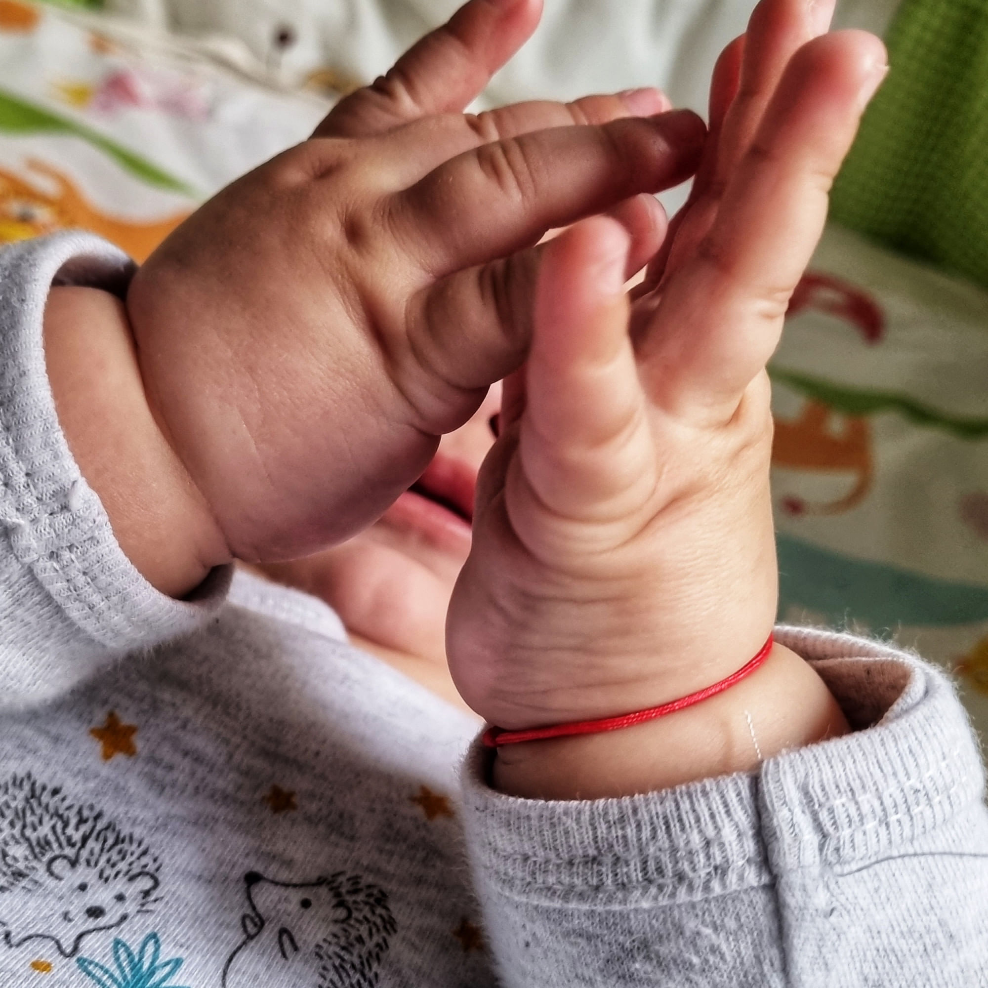 Bratara Bebe reglabila rosie din snur de matase pentru nou nascuti si copii - imagine 10