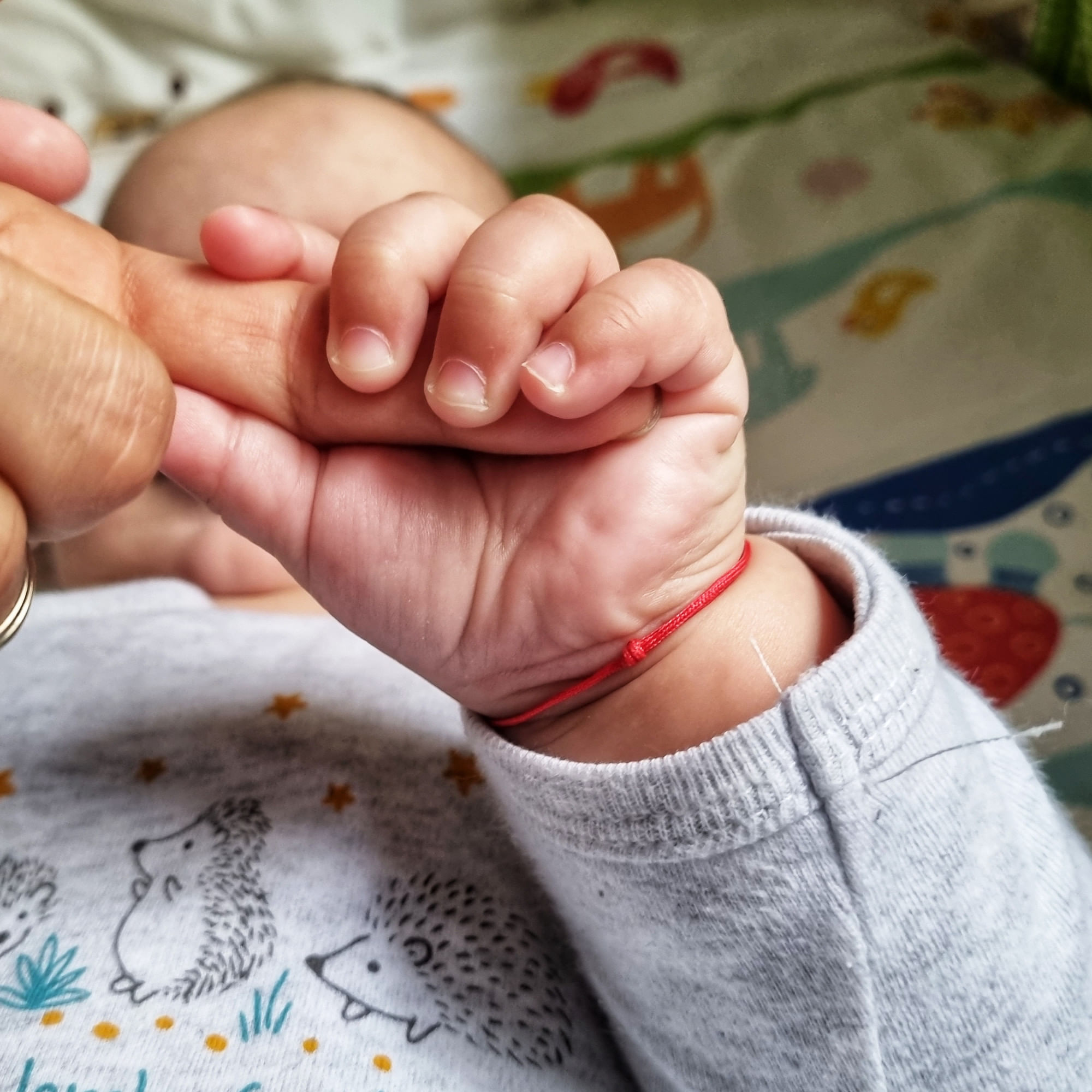 Bratara Bebe reglabila rosie din snur de matase pentru nou nascuti si copii - imagine 11