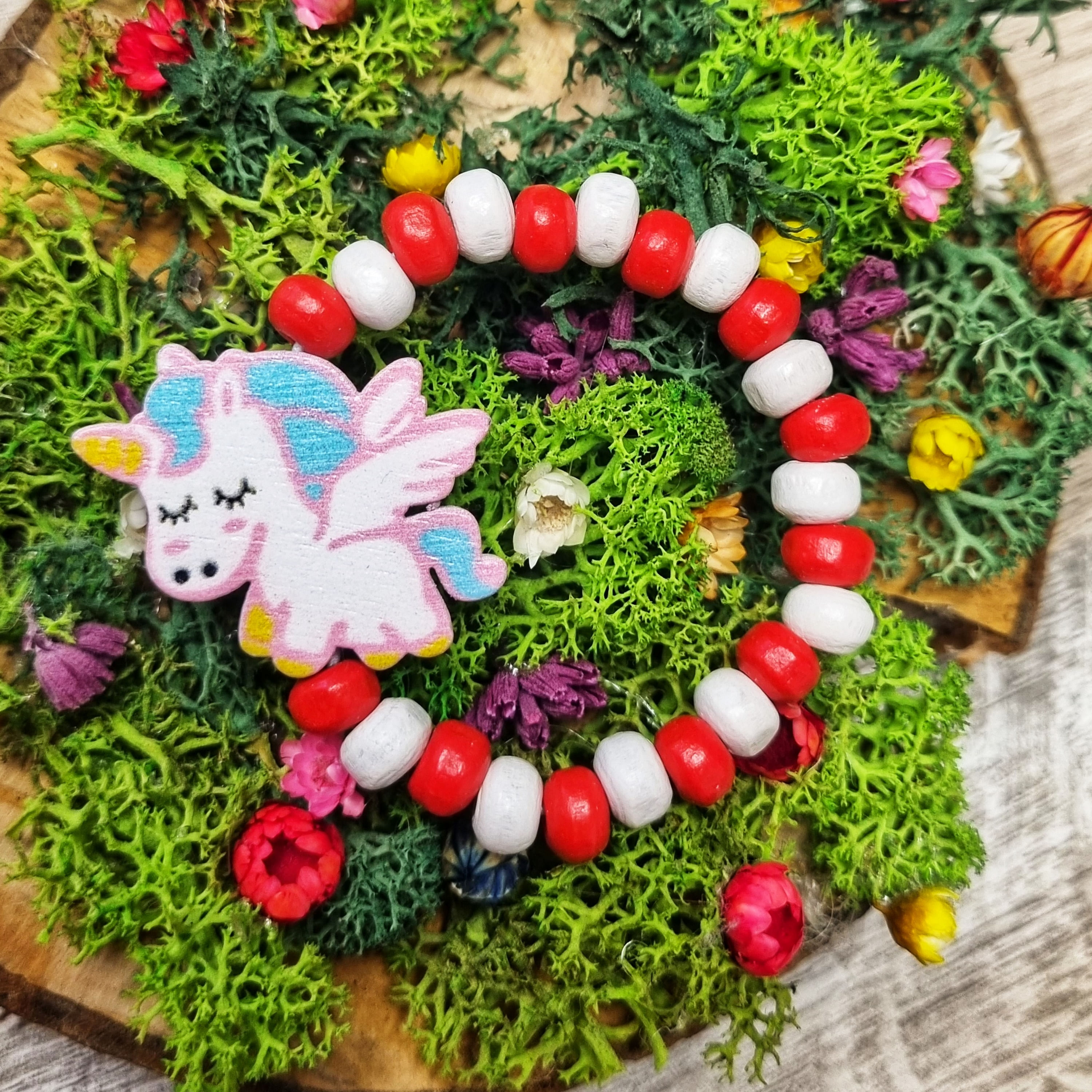 Bratara copii elastica, cu charm unicorn zburator si margelute din lemn, model 1 - imagine 5