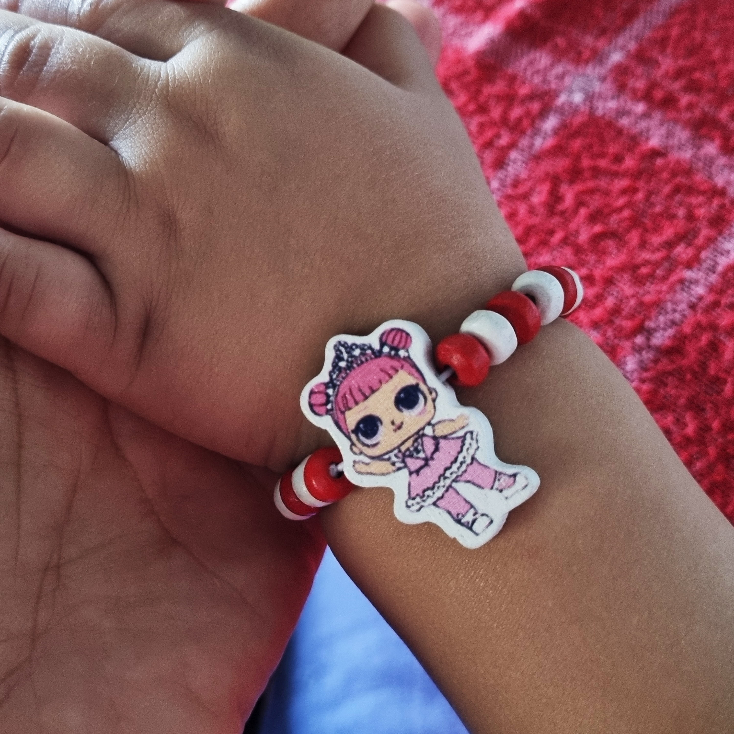 Bratara Martisor pentru copii, elastica cu fetita LOL printesa, cu margelute de lemn - imagine 2