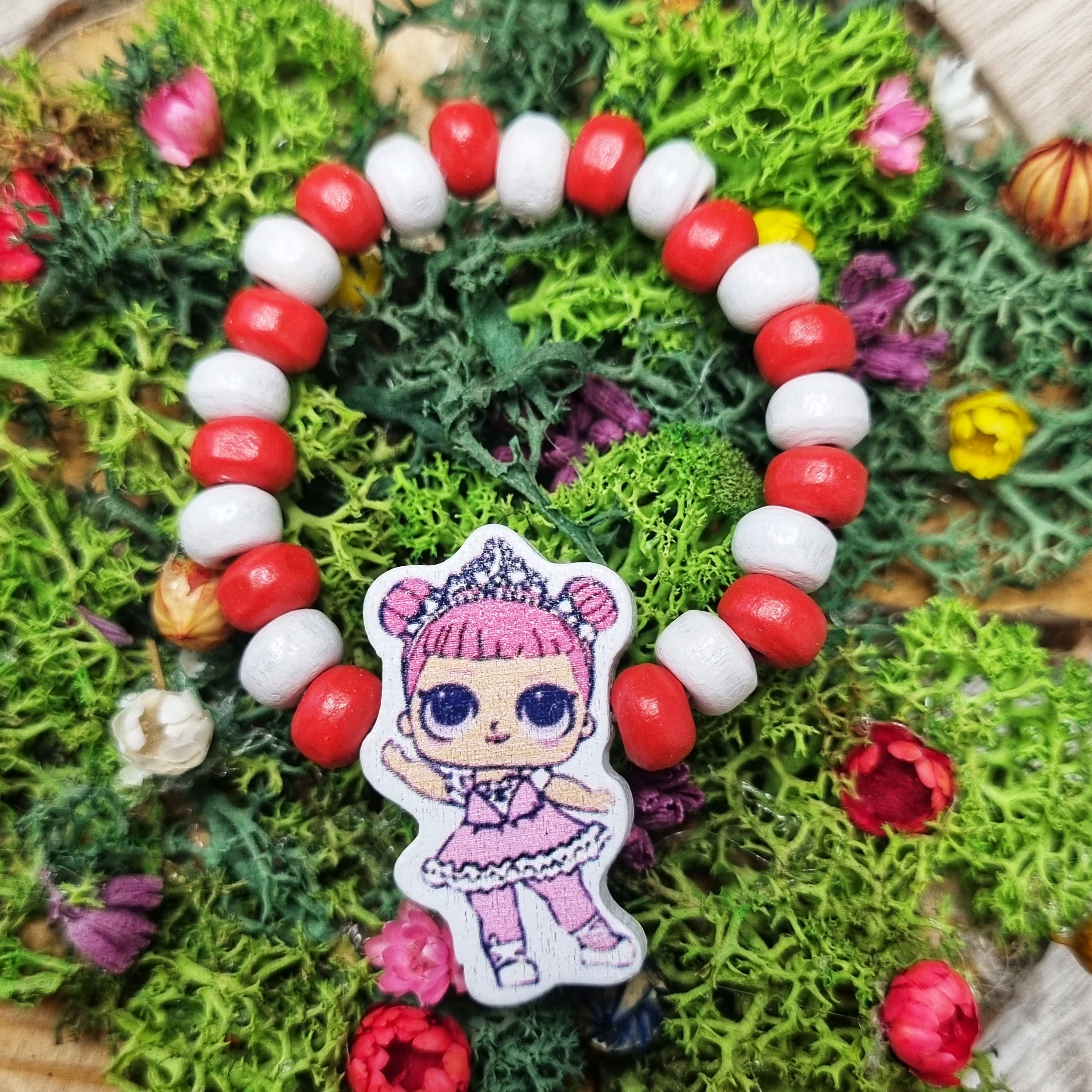 Bratara Martisor pentru copii, elastica cu fetita LOL printesa, cu margelute de lemn - imagine 5