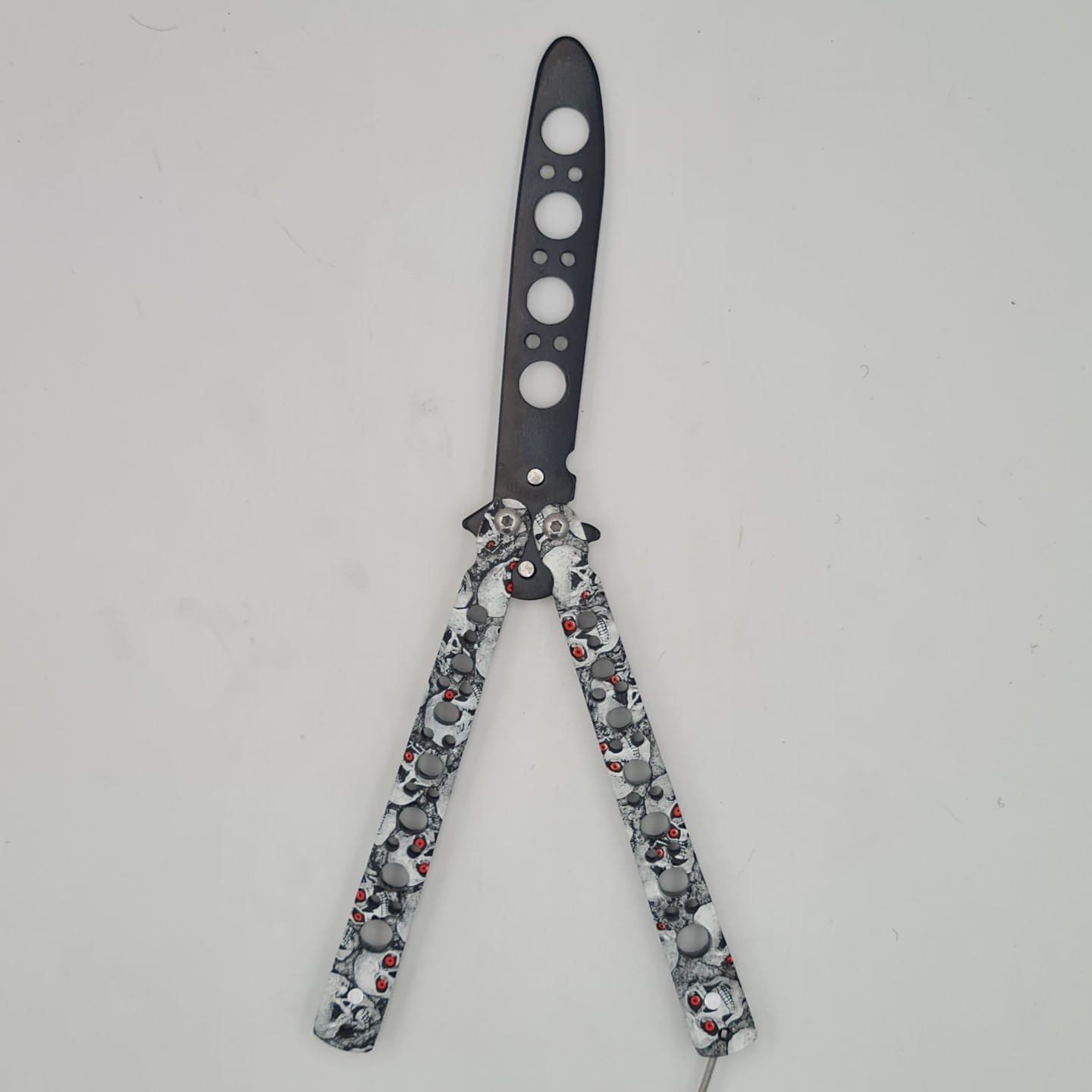 Cutit fluture Butterfly, Balisong 22 cm, cranii m2, alb, fara tais, de antrenament, model cercuri