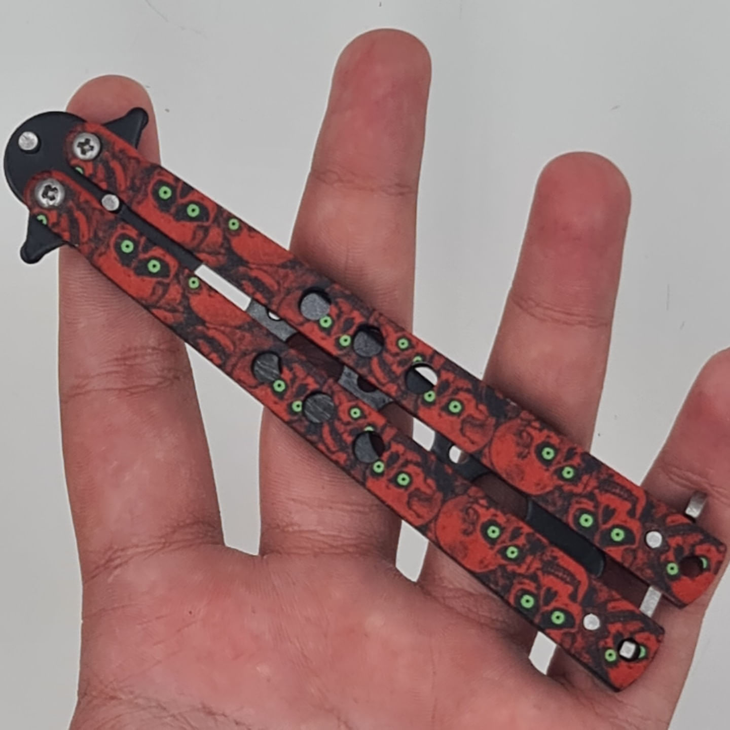 Cutit fluture Butterfly, Balisong 21.50cm, cap de mort rosu M2, fara tais, de antrenament - imagine 2