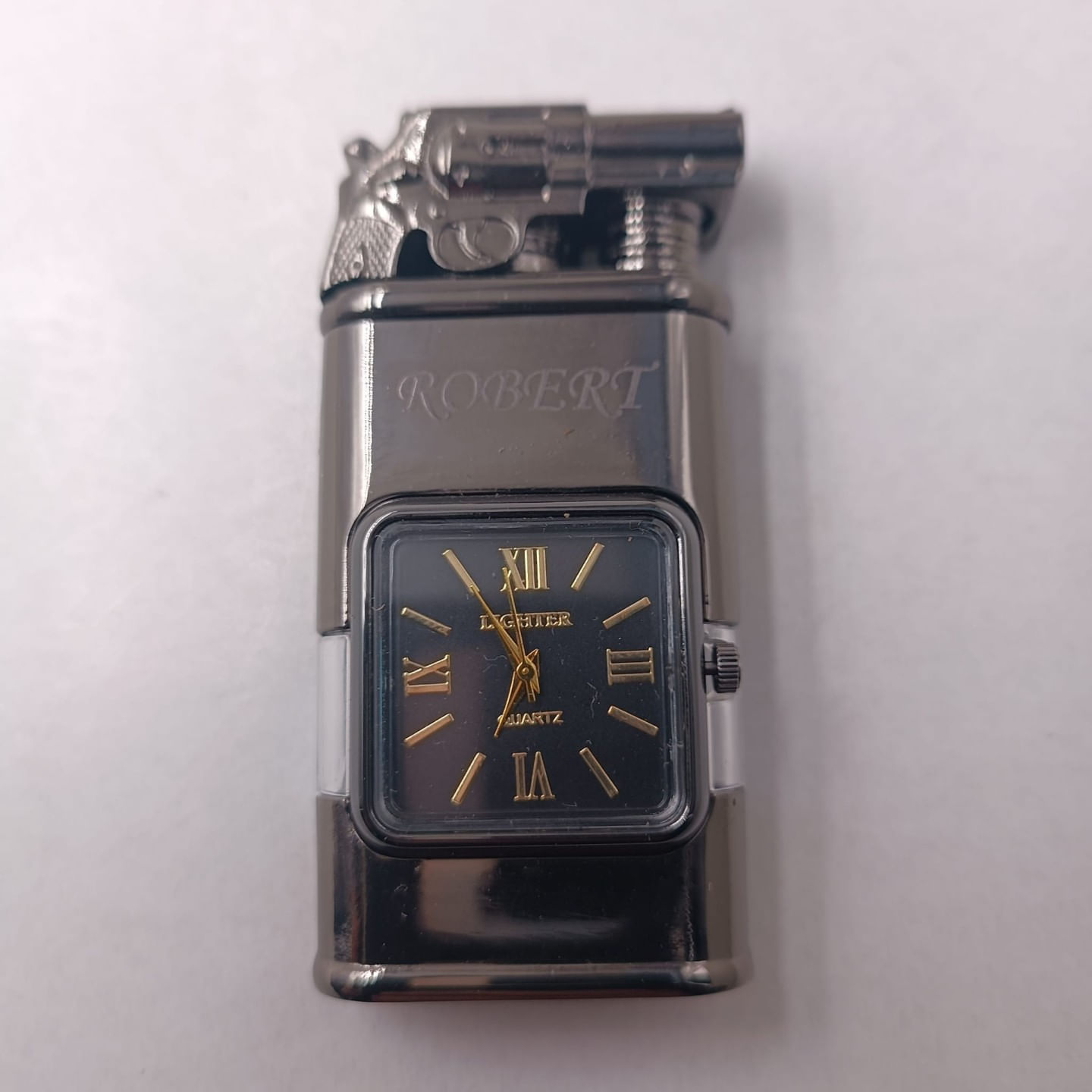 Bricheta Model Pistol cu Ceas, Antivant, cu Flacara Dubla, Gravata cu Textul Tau