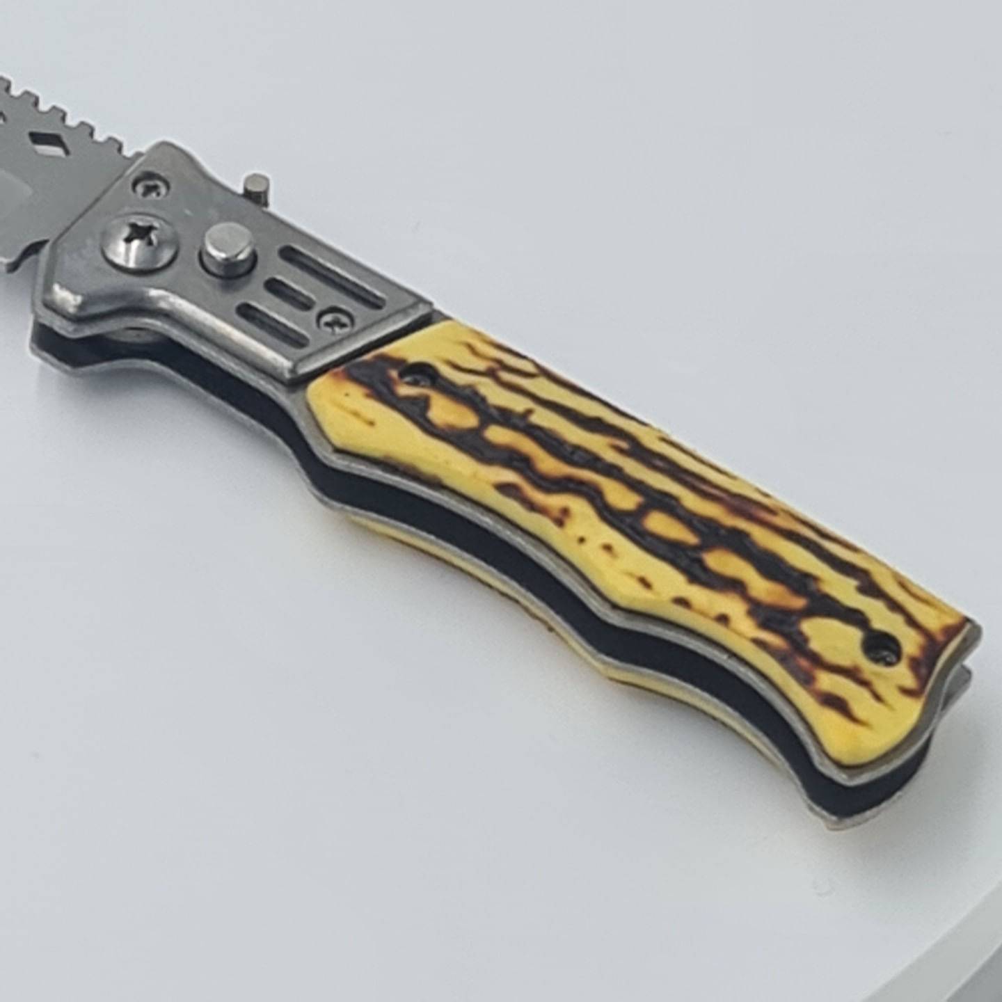 Briceag model romburi, deschidere automata pe buton, imitatie os, 20 x 4 cm