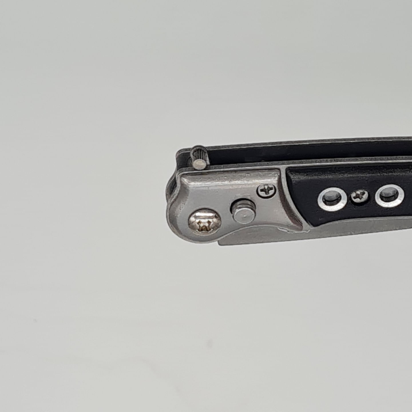 Briceag , negru, model 5 gauri, tais dublu, 16 cm , automat, M2