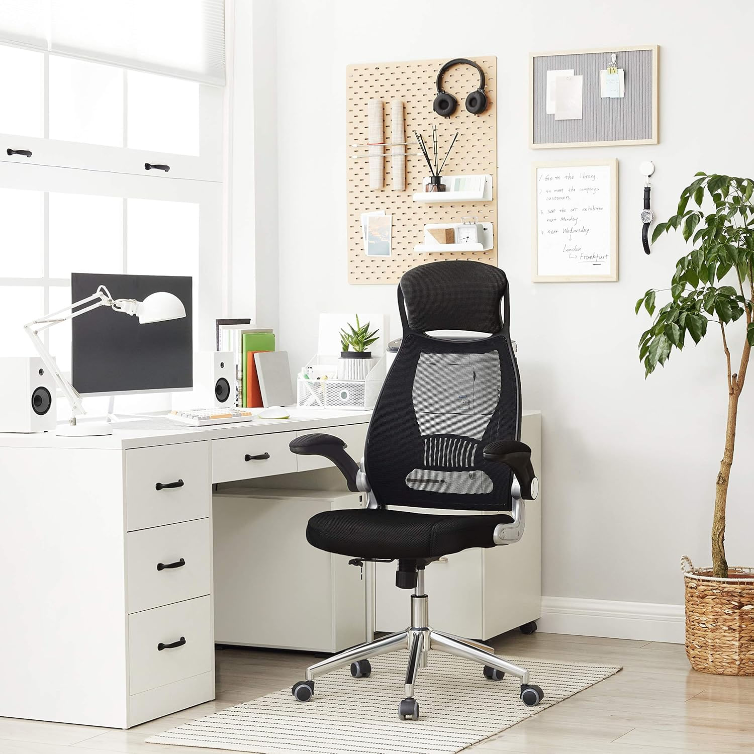 Scaun de birou ergonomic cu tetiera si brate rabatabile, spatar mesh, maxim 120 kg, 68x116-126 cm, negru — imaginea 4