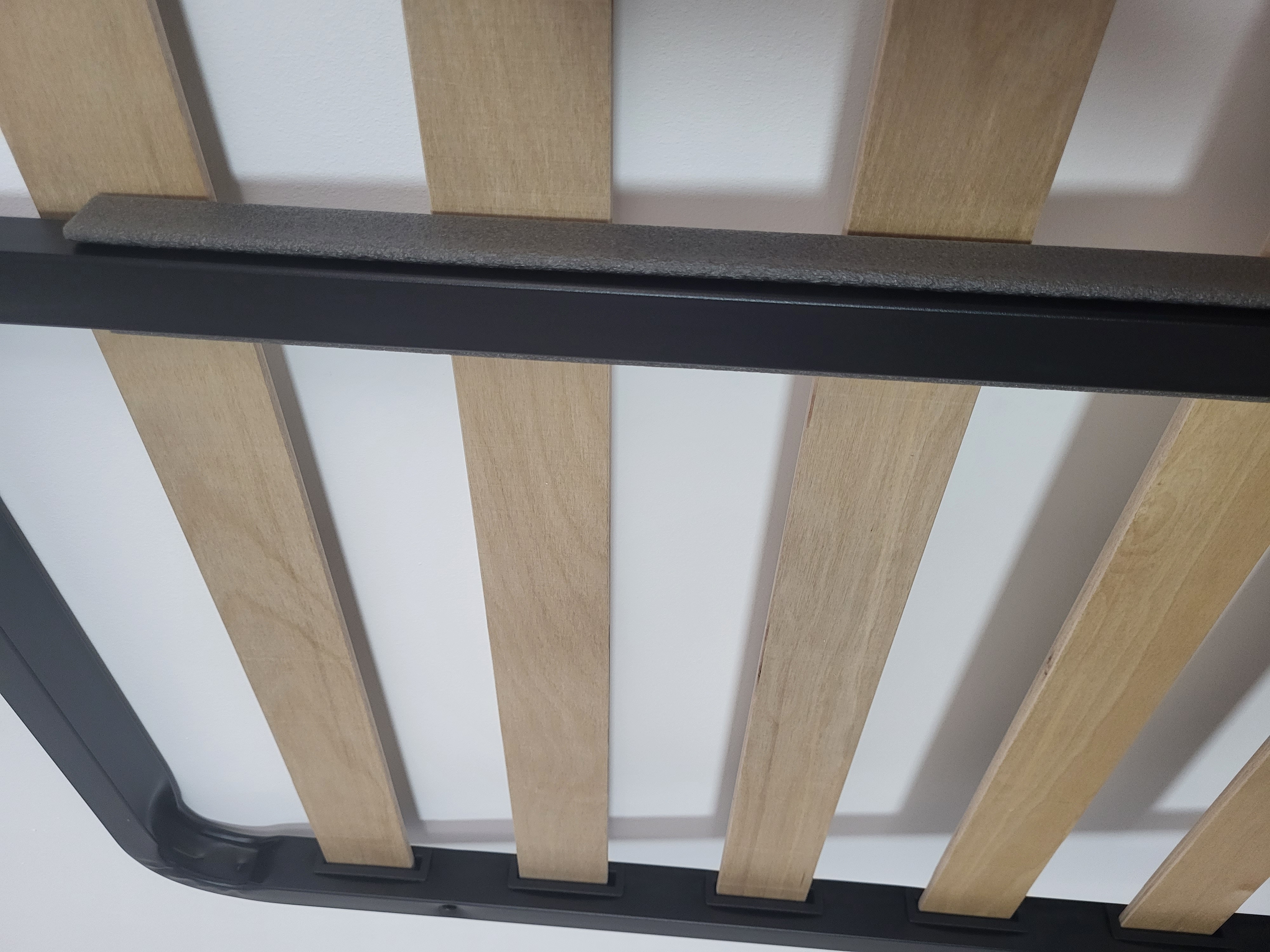 Somiera pat Eco, 13 lamele lemn, cadru metal, cu picioare — imaginea 4