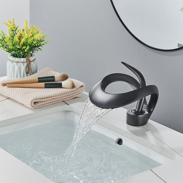 Baterie chiuveta baie, Blackswan, Tip M179, model negru mat cu pipa tip cascada, dimensiune 15 cm — imaginea 4