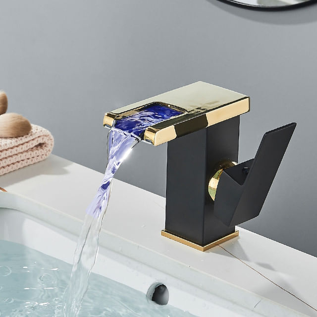Baterie chiuveta baie, Blackswan, Tip M194, model negru/ auriu scurt cu pipa tip cascada si LED, dimensiune 12.5 cm — imaginea 2